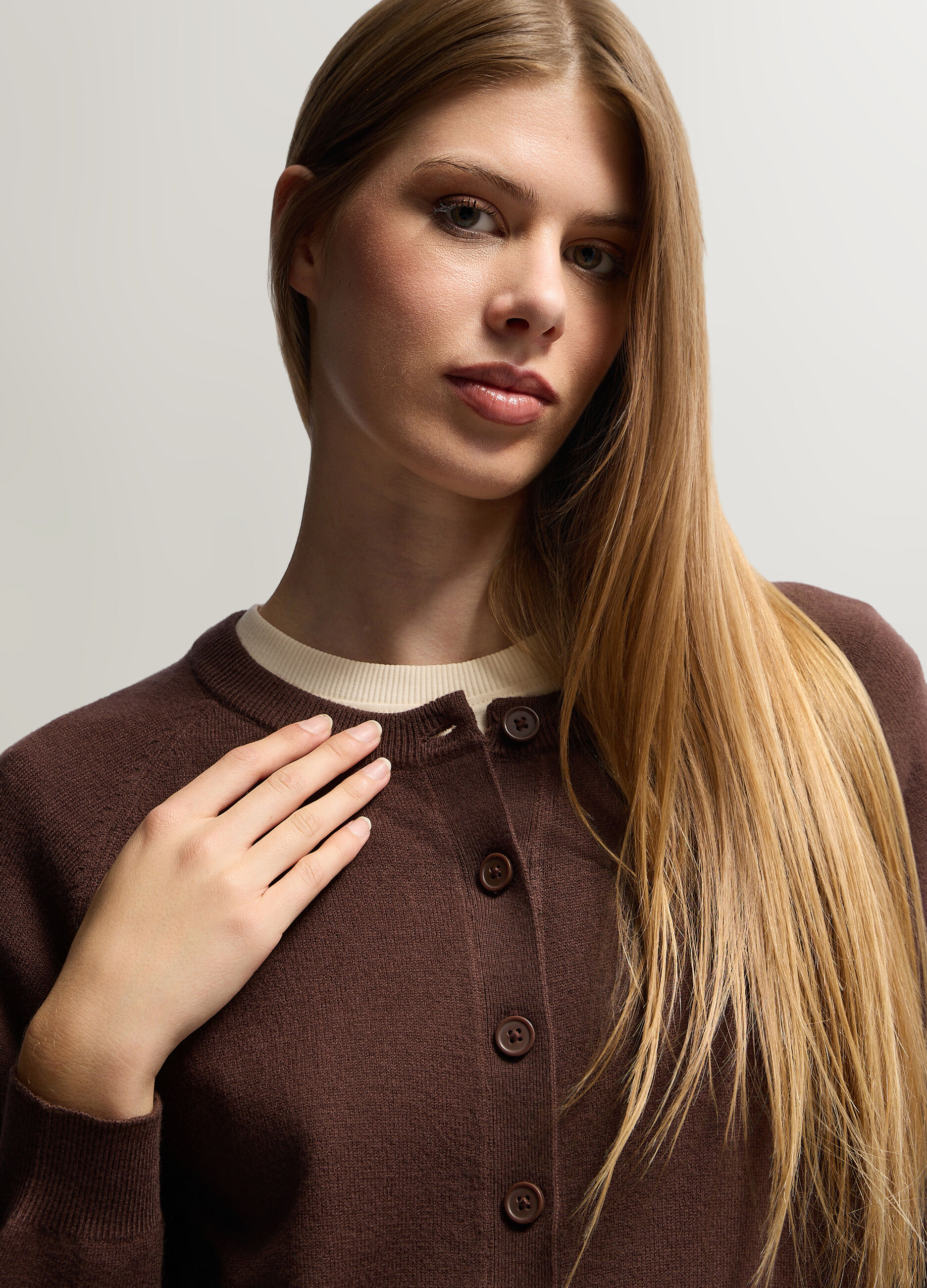 Cardigan girocollo in maglia rasata donna_2