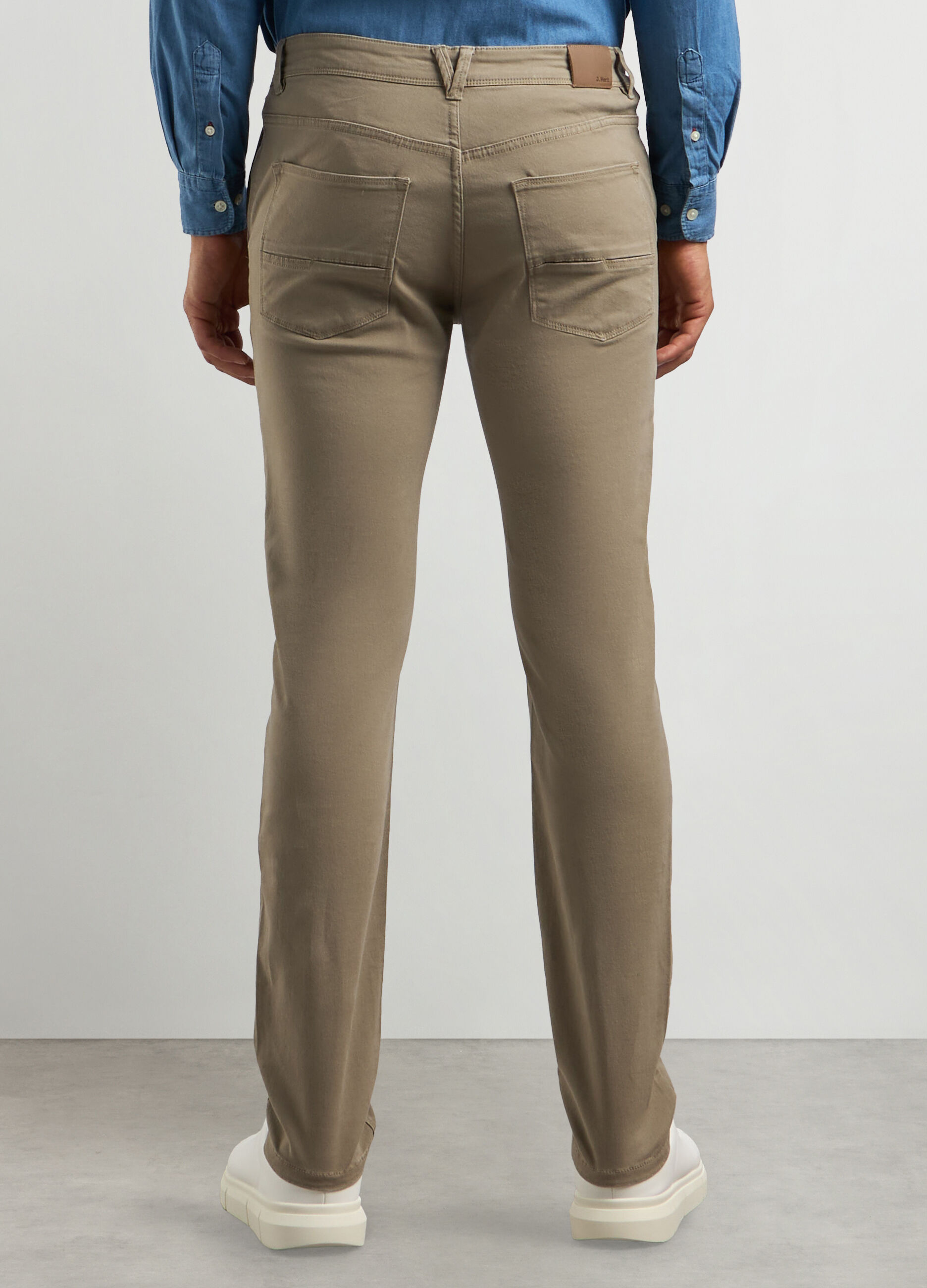 Pantaloni slim fit in twill di cotone stretch uomo_1