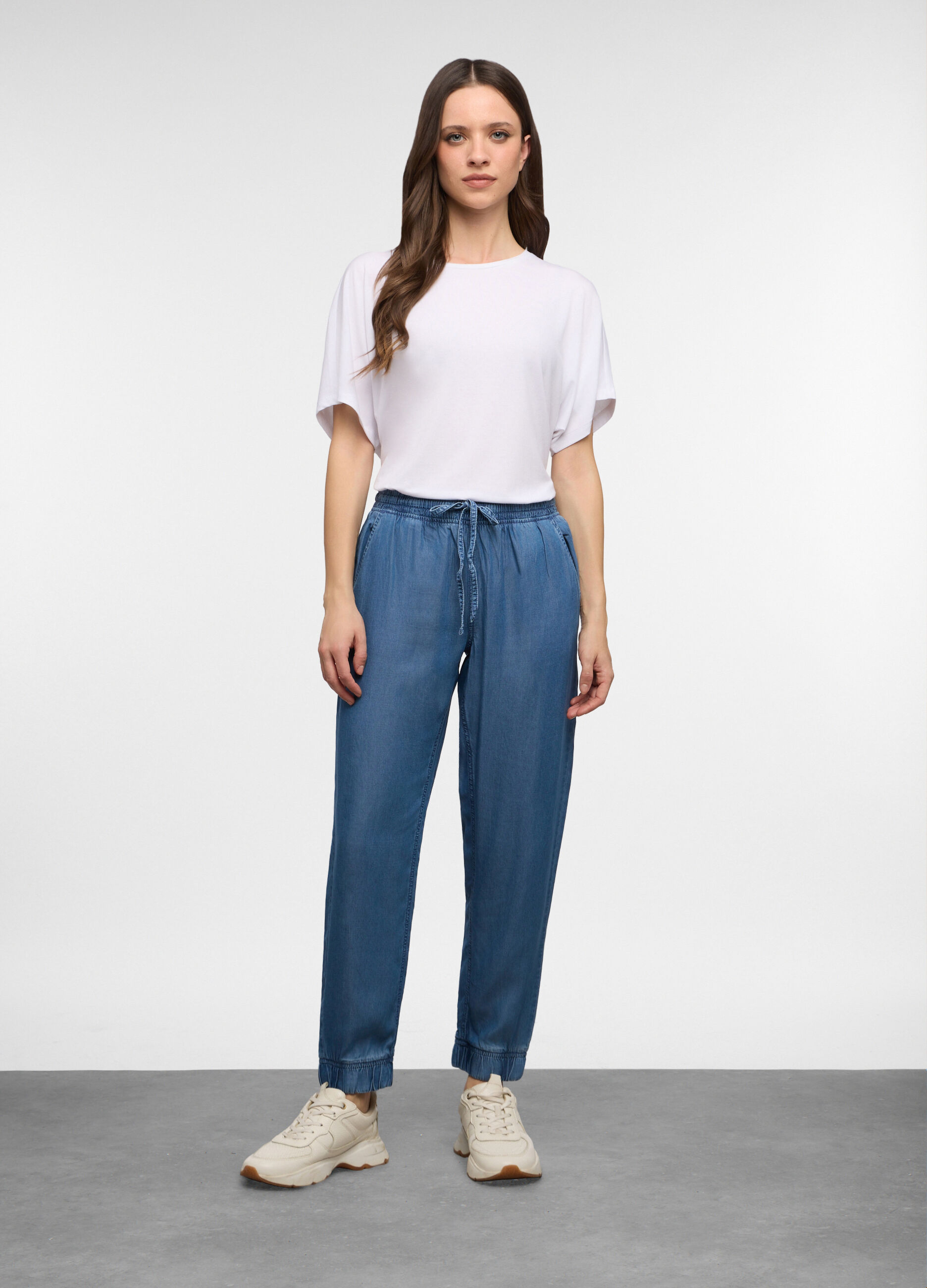 Jogger fit straight in Lyocell con vita e fondi elasticati donna_0