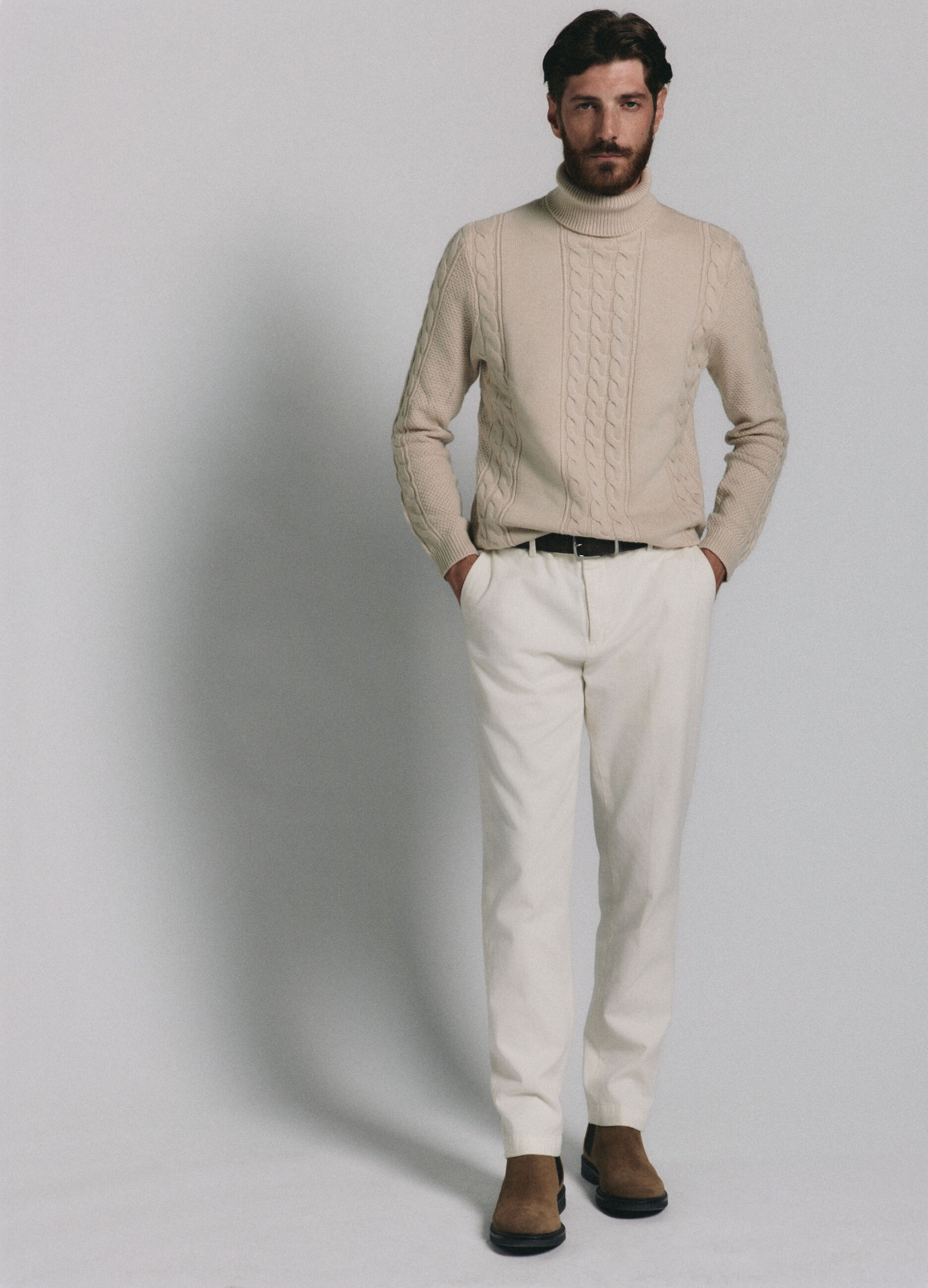 Maglione collo alto a trecce uomo_0