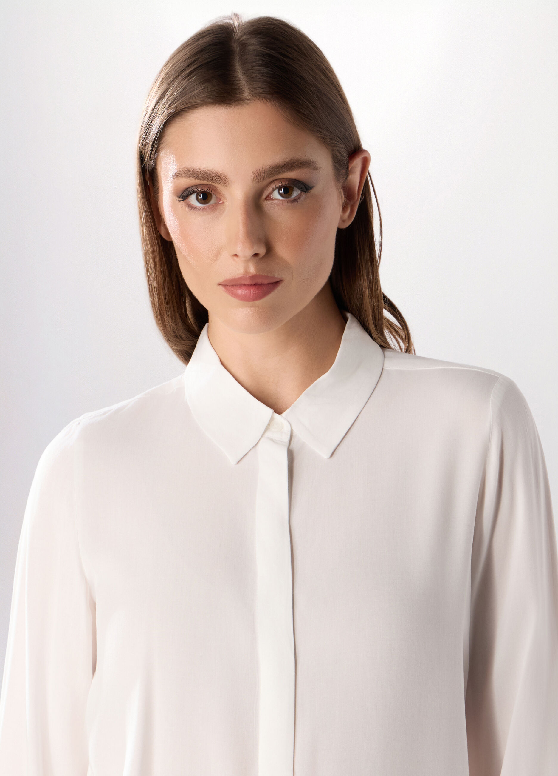 Camicia in pura viscosa tinta unita donna_2