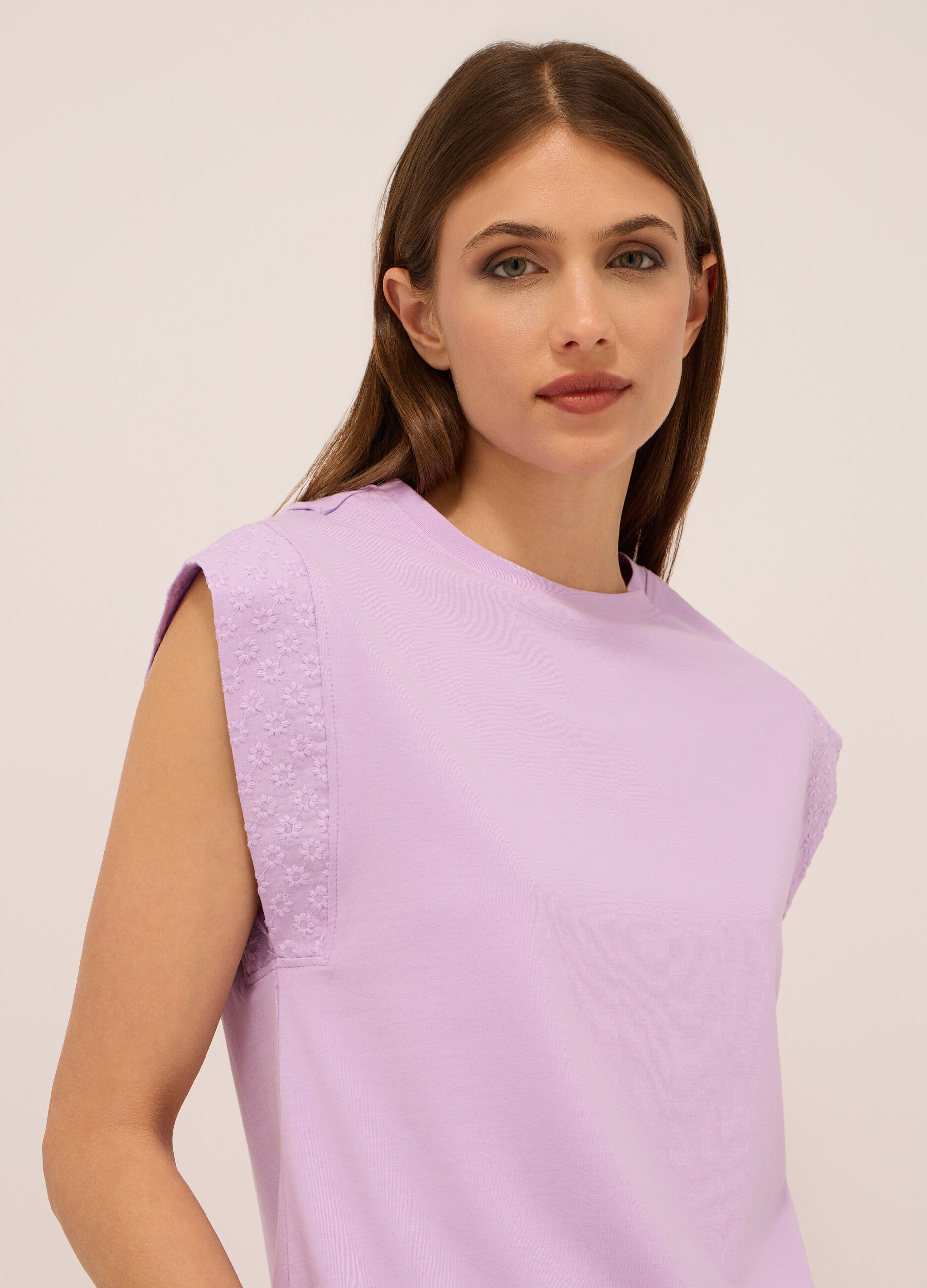 T-shirt smanicata in cotone stretch donna_2