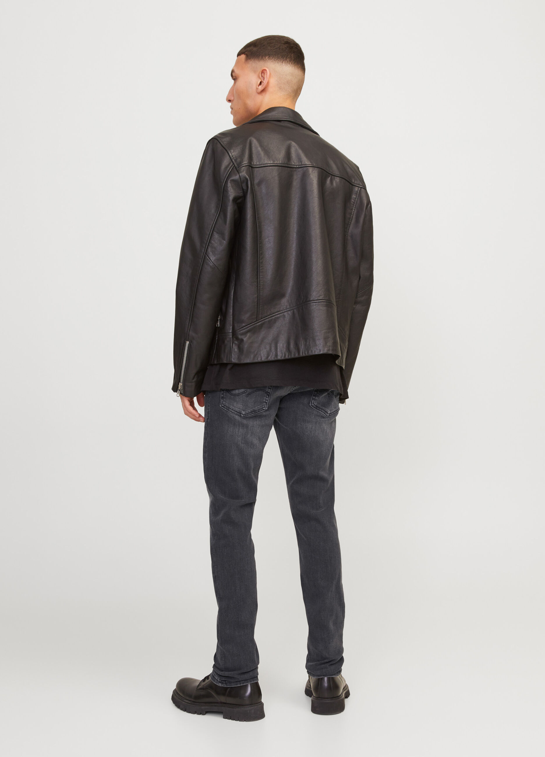 Jeans slim fit con sbavature uomo_3