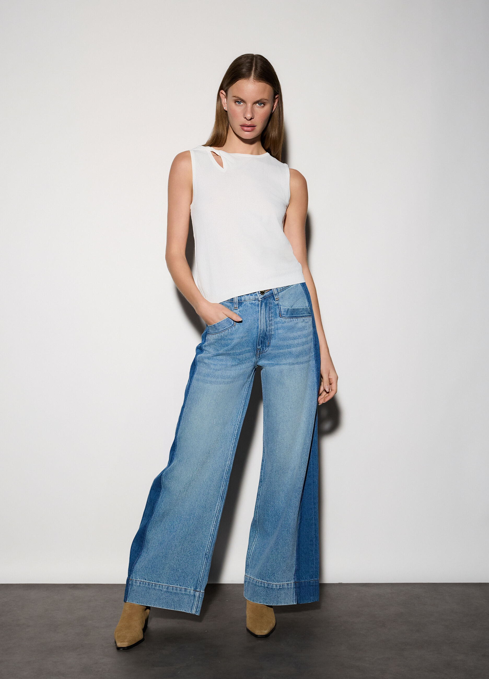 Canotta girocollo con cut out donna_0