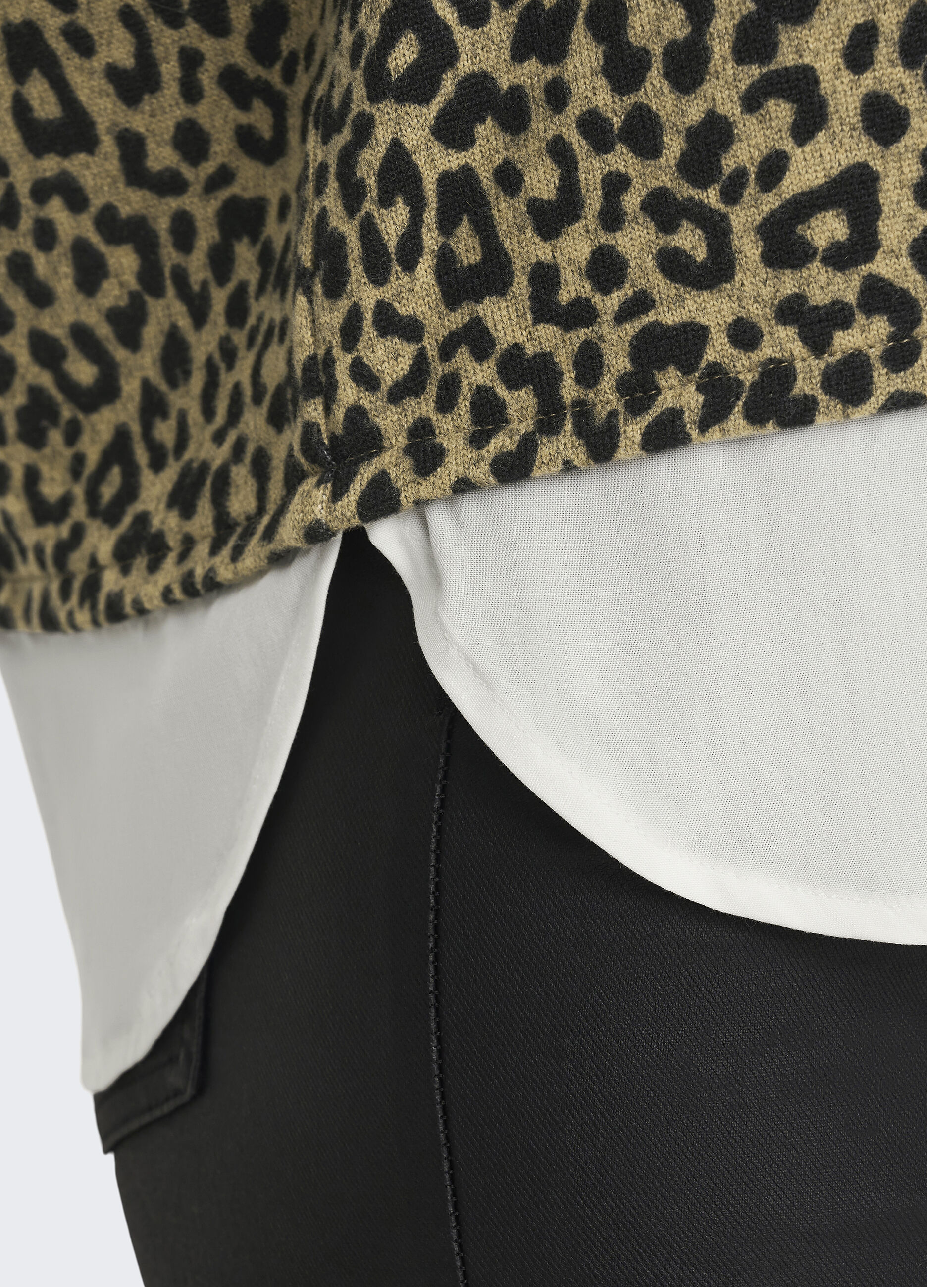 Top regular fit con collo camicia_2