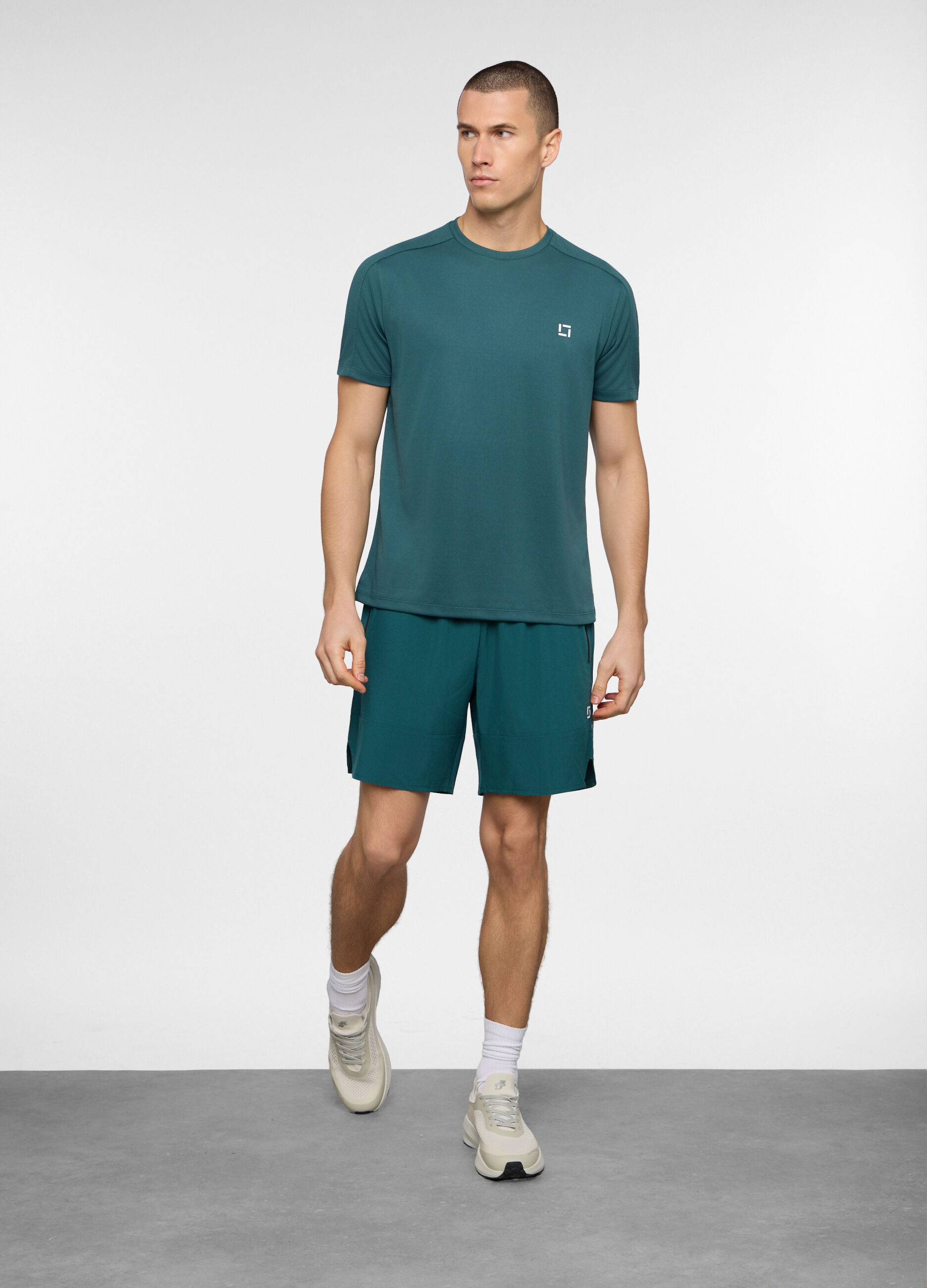 Pantaloncini sportivi in tessuto tecnico uomo_0