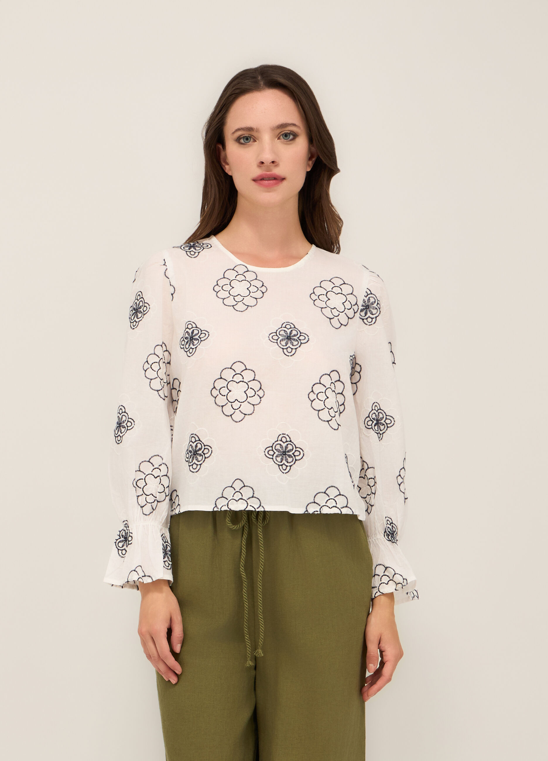 Blusa in cotone con ricami donna_0