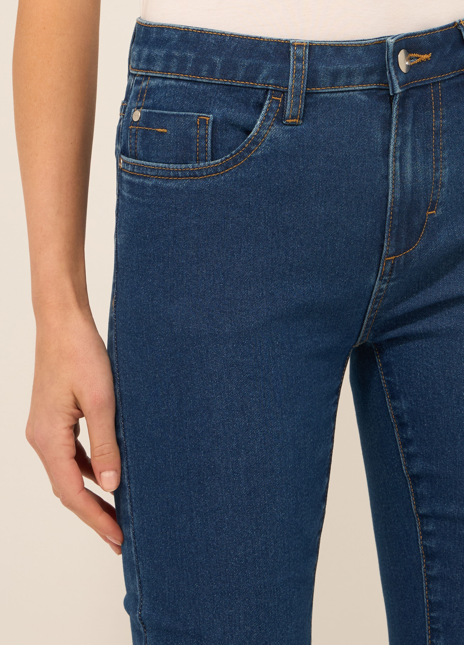 Pantaloni in denim di misto cotone stretch donna_2
