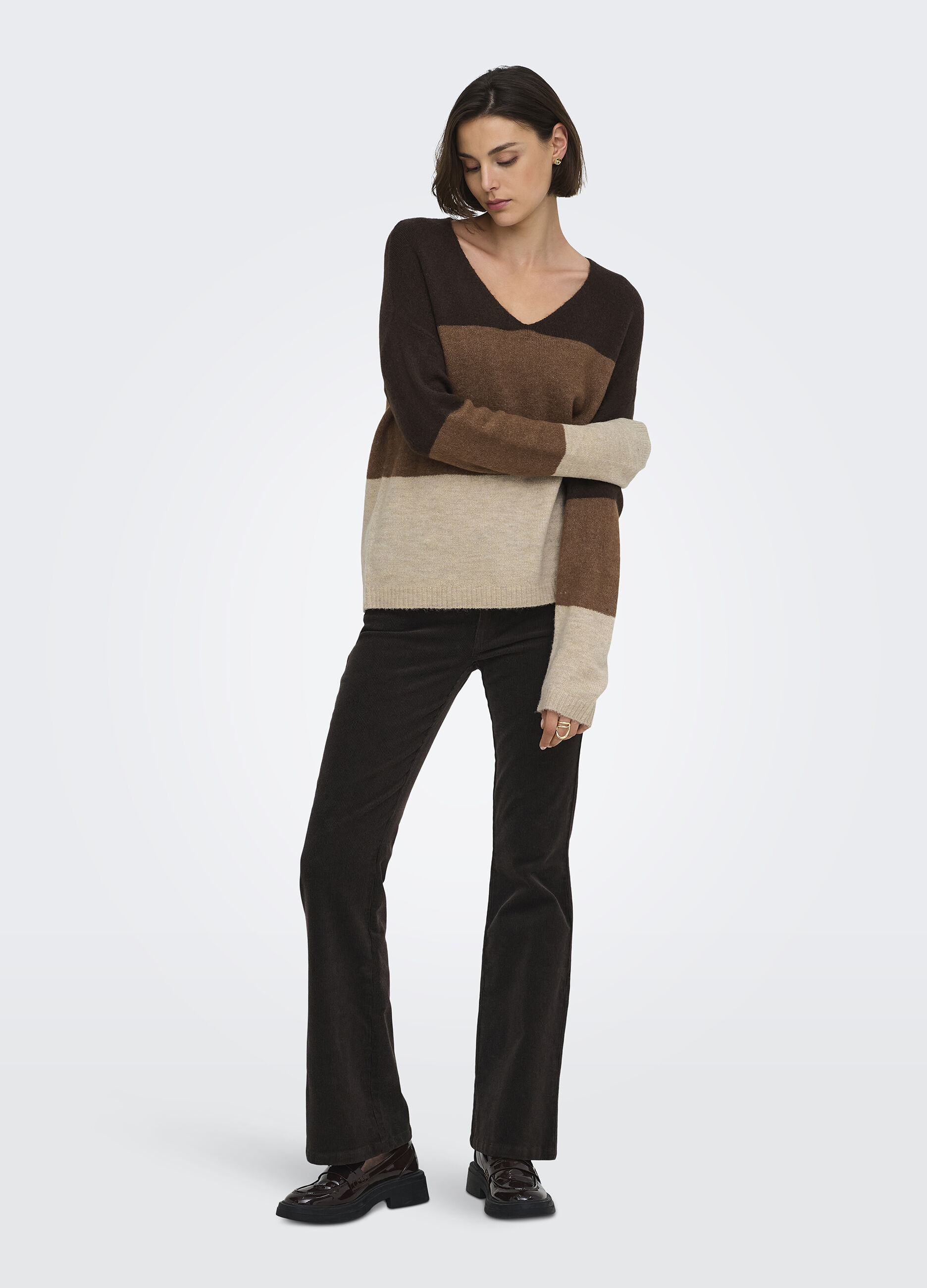 Pullover con scollo a V_3