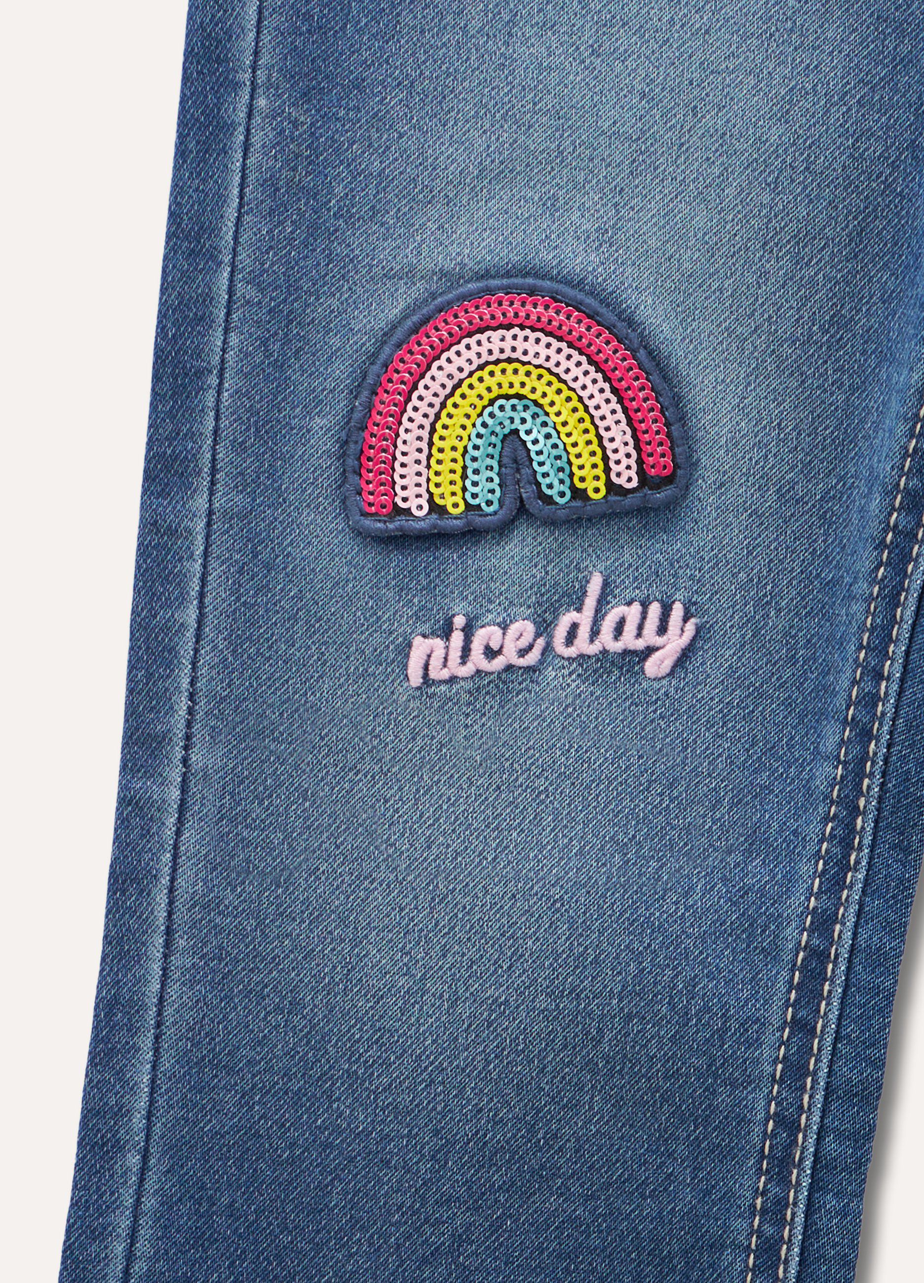 Jeans con ricami e applicazioni bambina_1