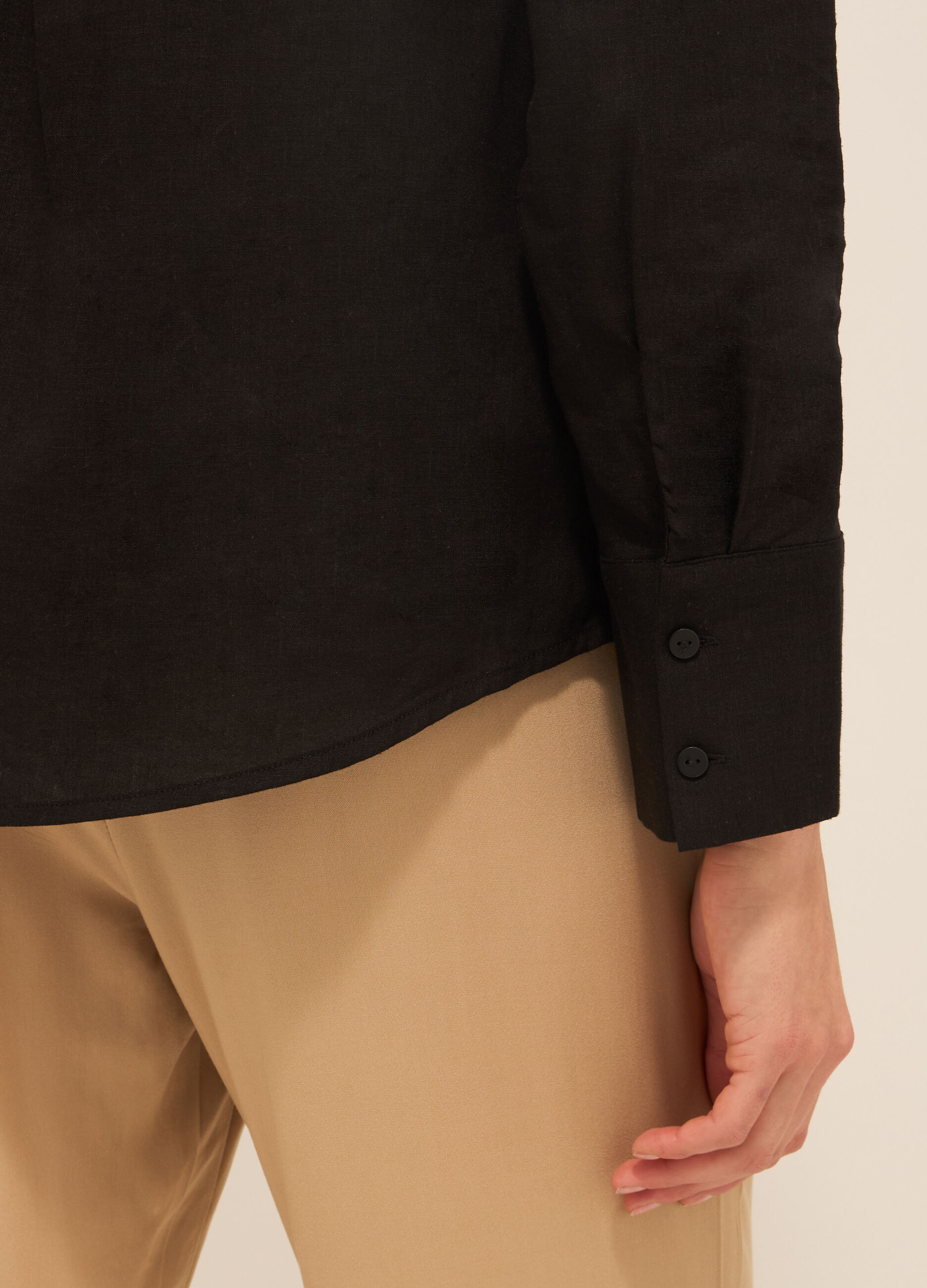 Camicia misto lino con scollo a V donna_2