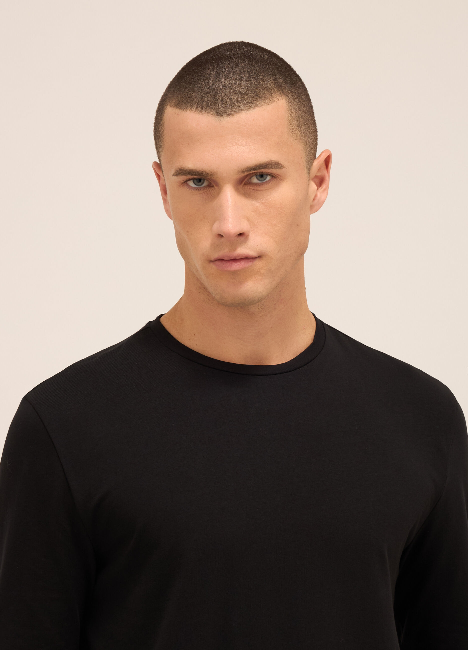 Maglia girocollo a maniche lunghe in cotone stretch uomo_2