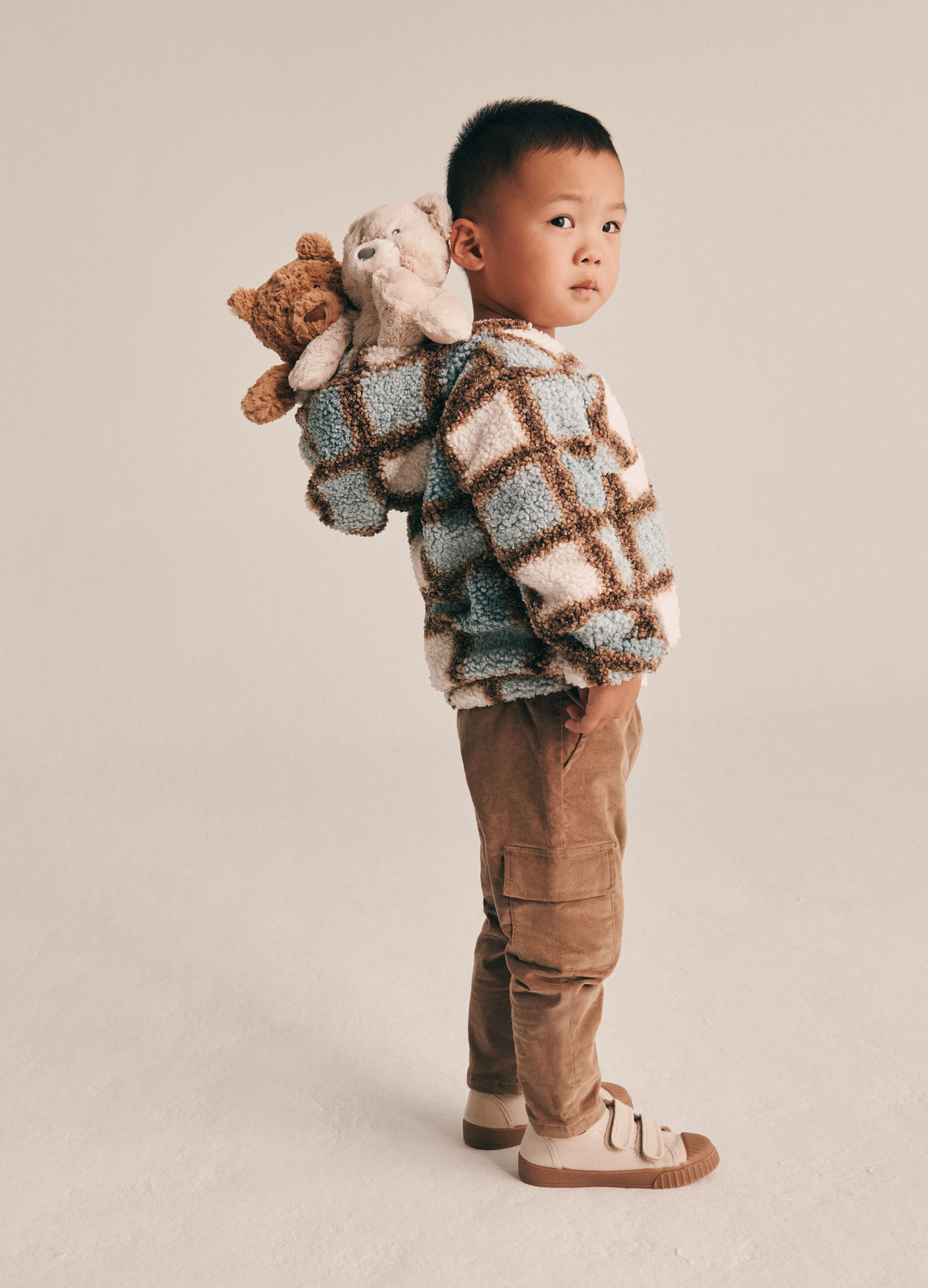 Pantaloni marroni elasticizzati in velluto a coste_0