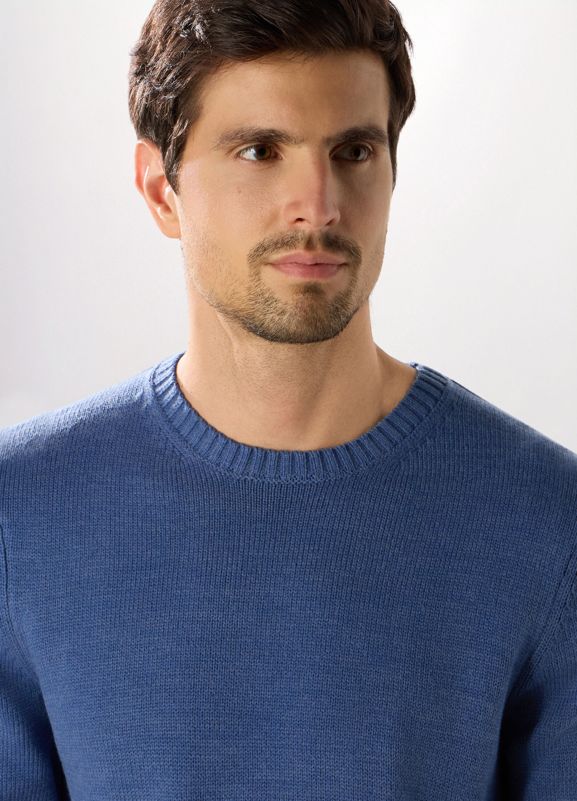 Maglione girocollo a maglia rasata uomo_2