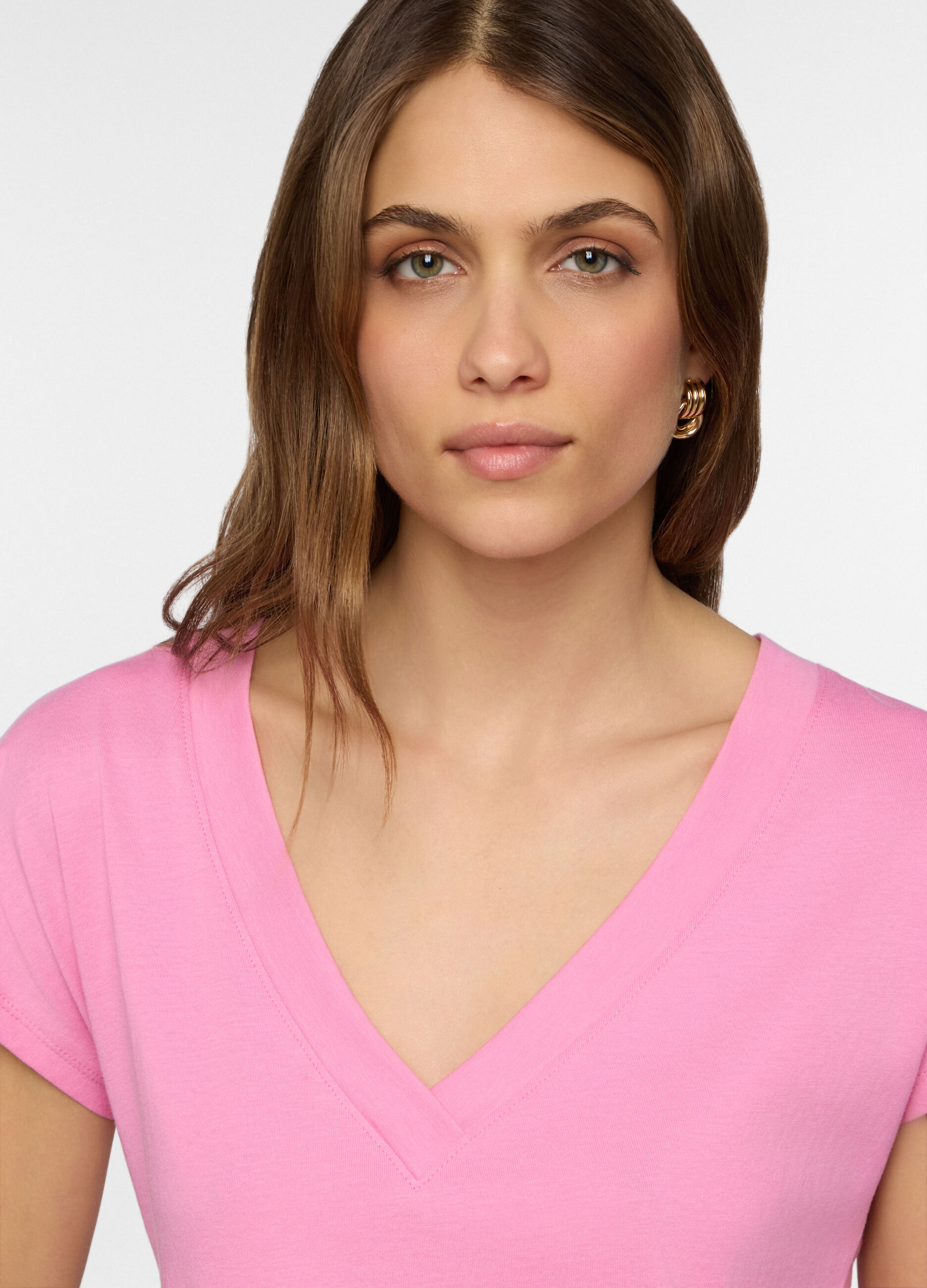 T-shirt con scollo a V donna_2