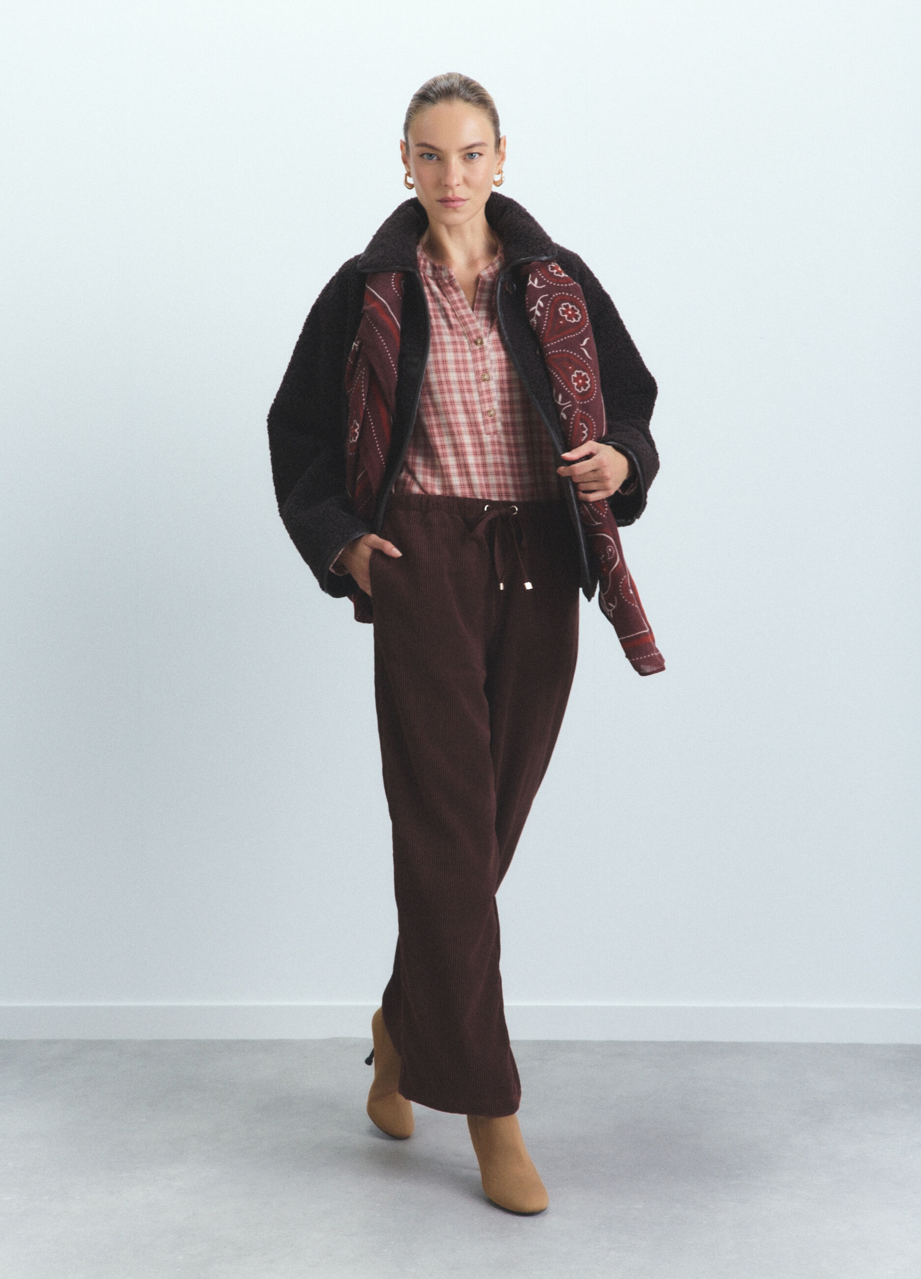 Blusa Fit Regular con scollo a V donna_0