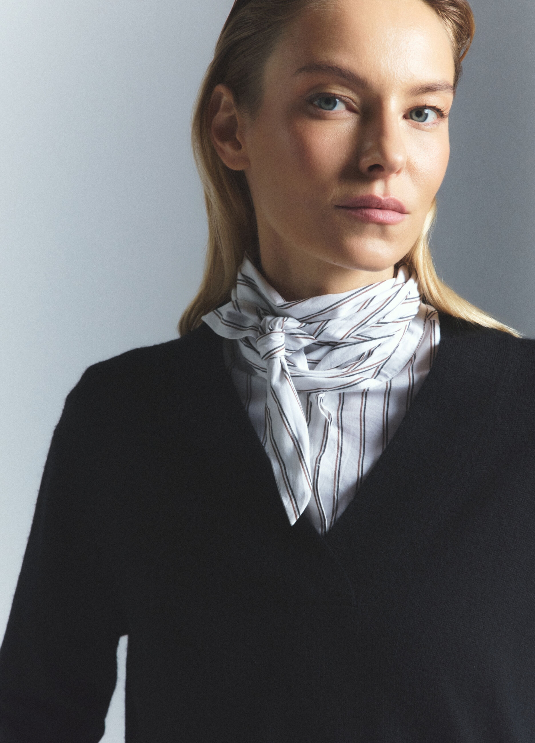 Pullover con scollo a V rasato misto cashmere donna_4