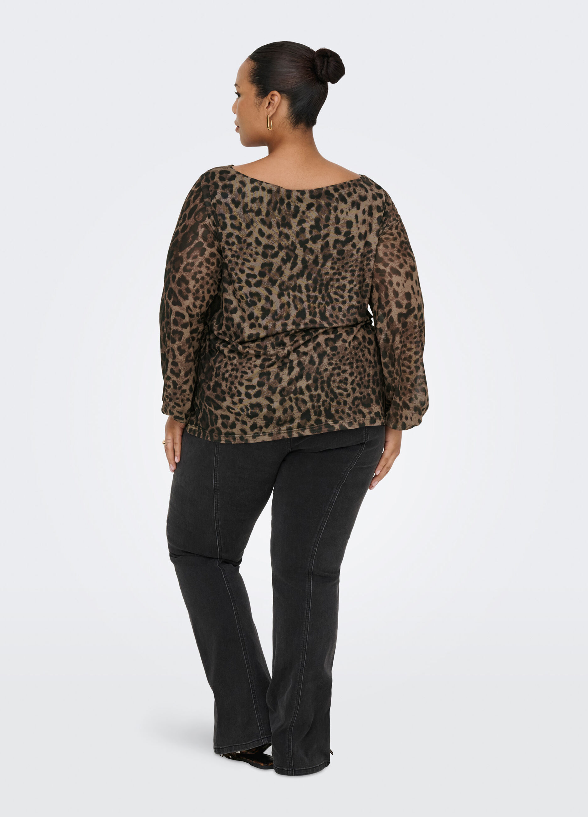 Blusa a maniche lunghe con scollo a barca_1