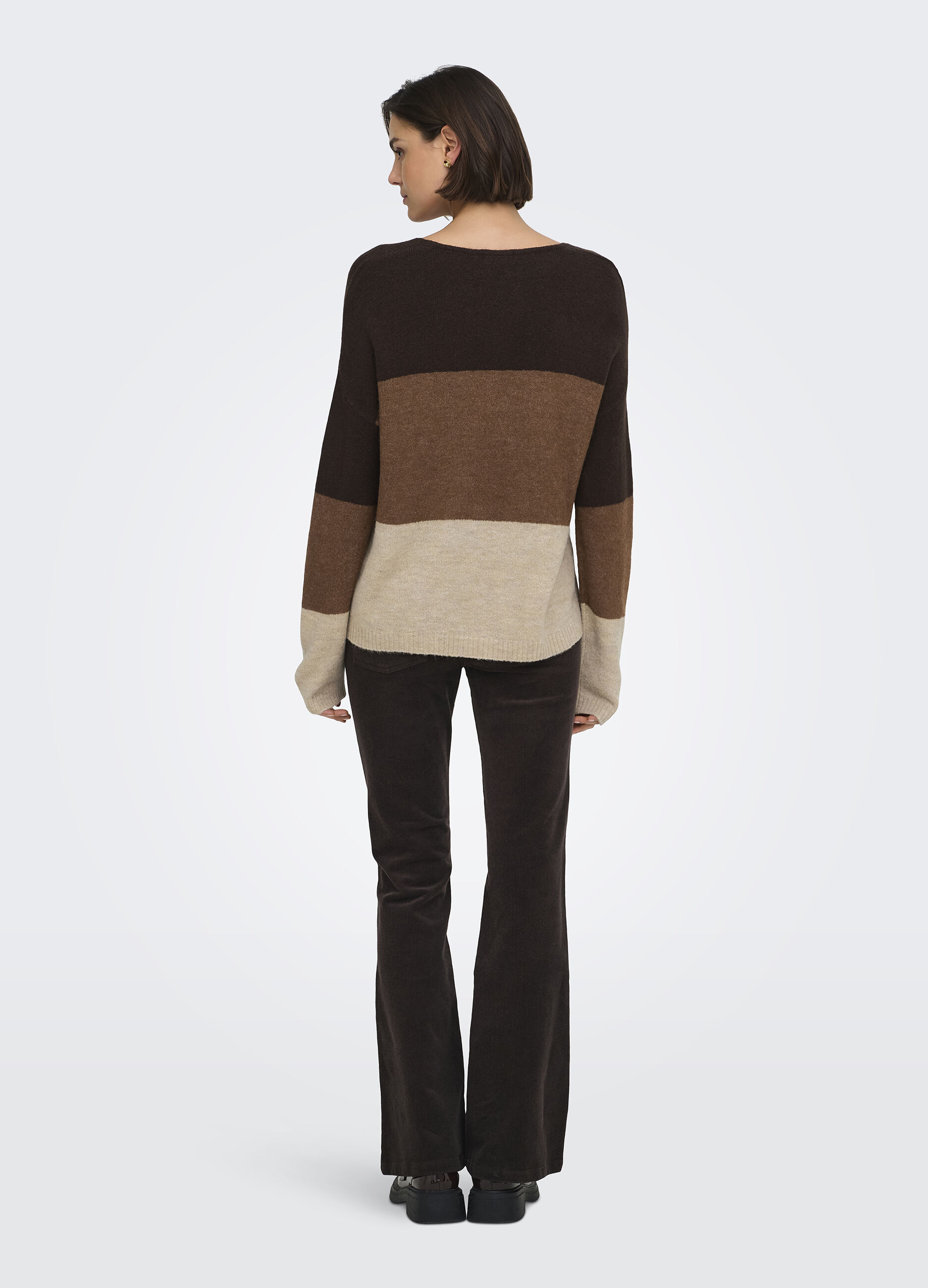 Pullover con scollo a V_4