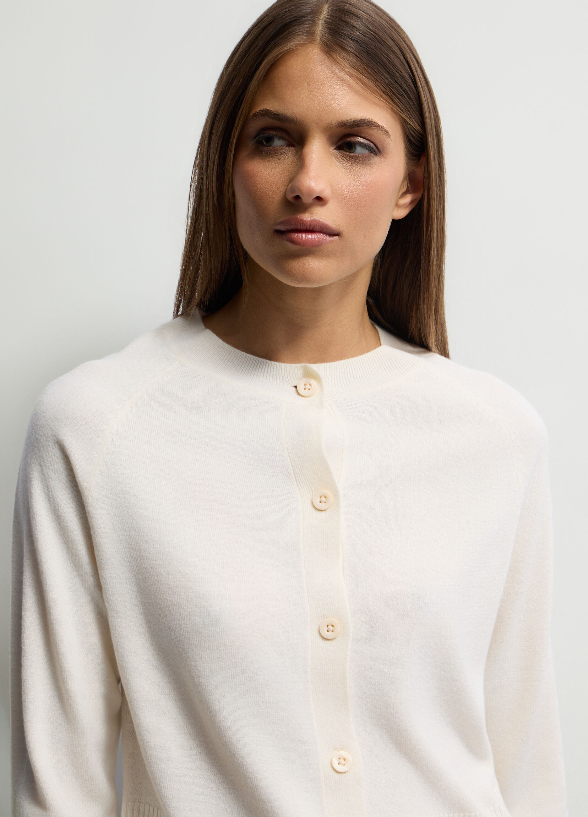 Cardigan girocollo in maglia rasata donna_2