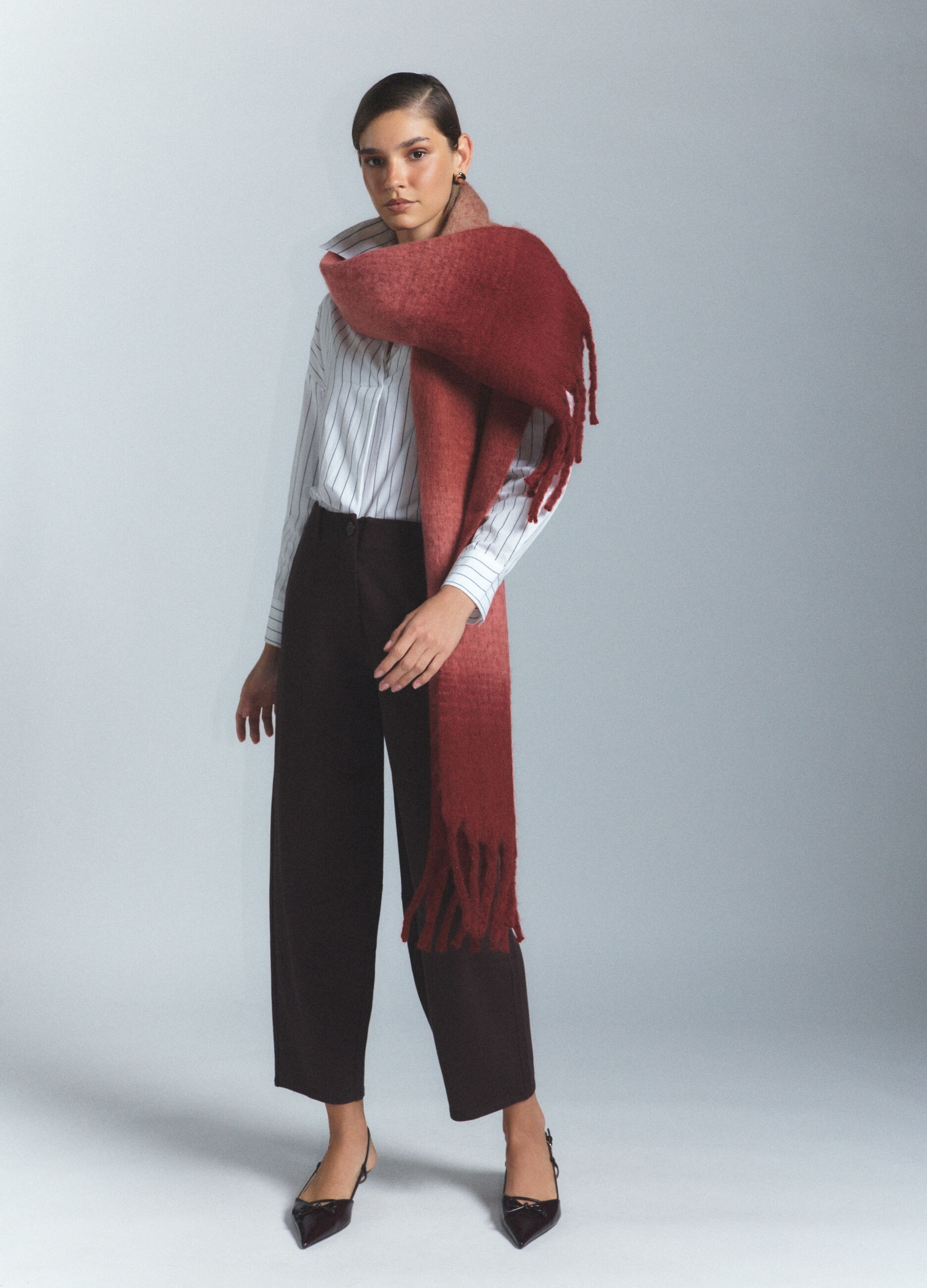 Blusa Fit Regular con scollo a V in popeline di puro cotone donna_0
