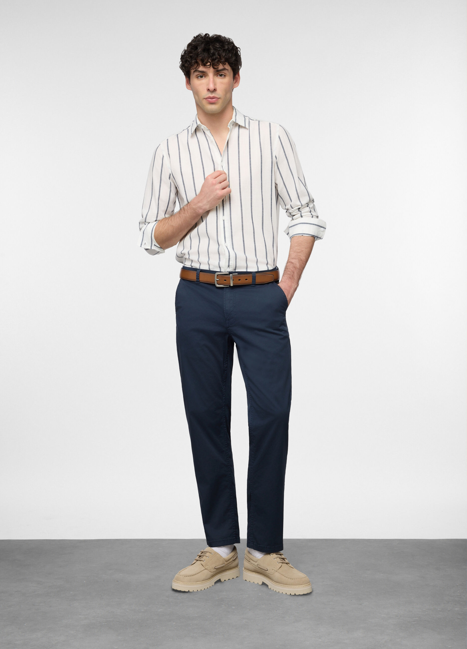 Pantalone regular fit in cotone stretch uomo_0