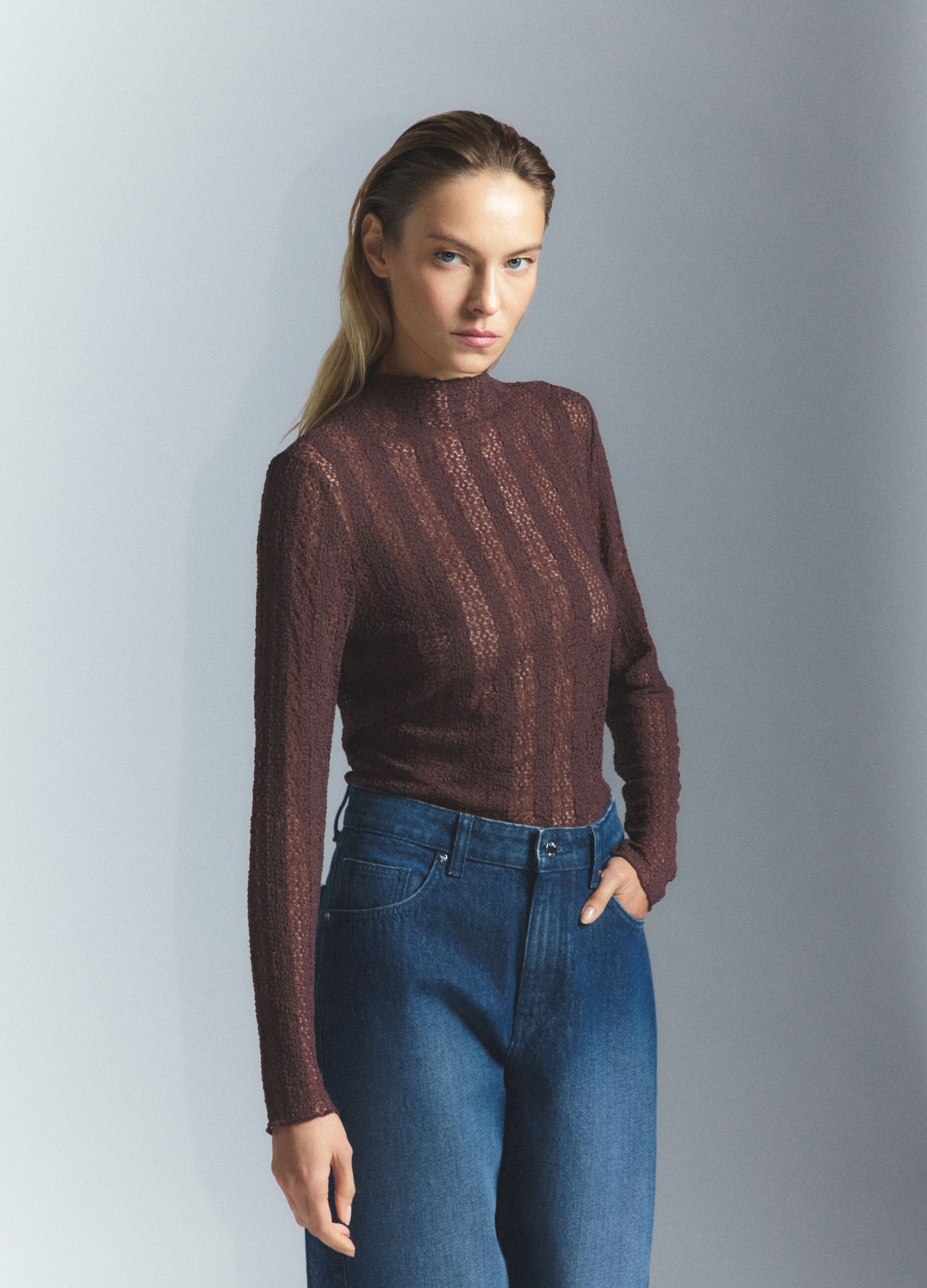 T-shirt a collo alto in pizzo donna_1