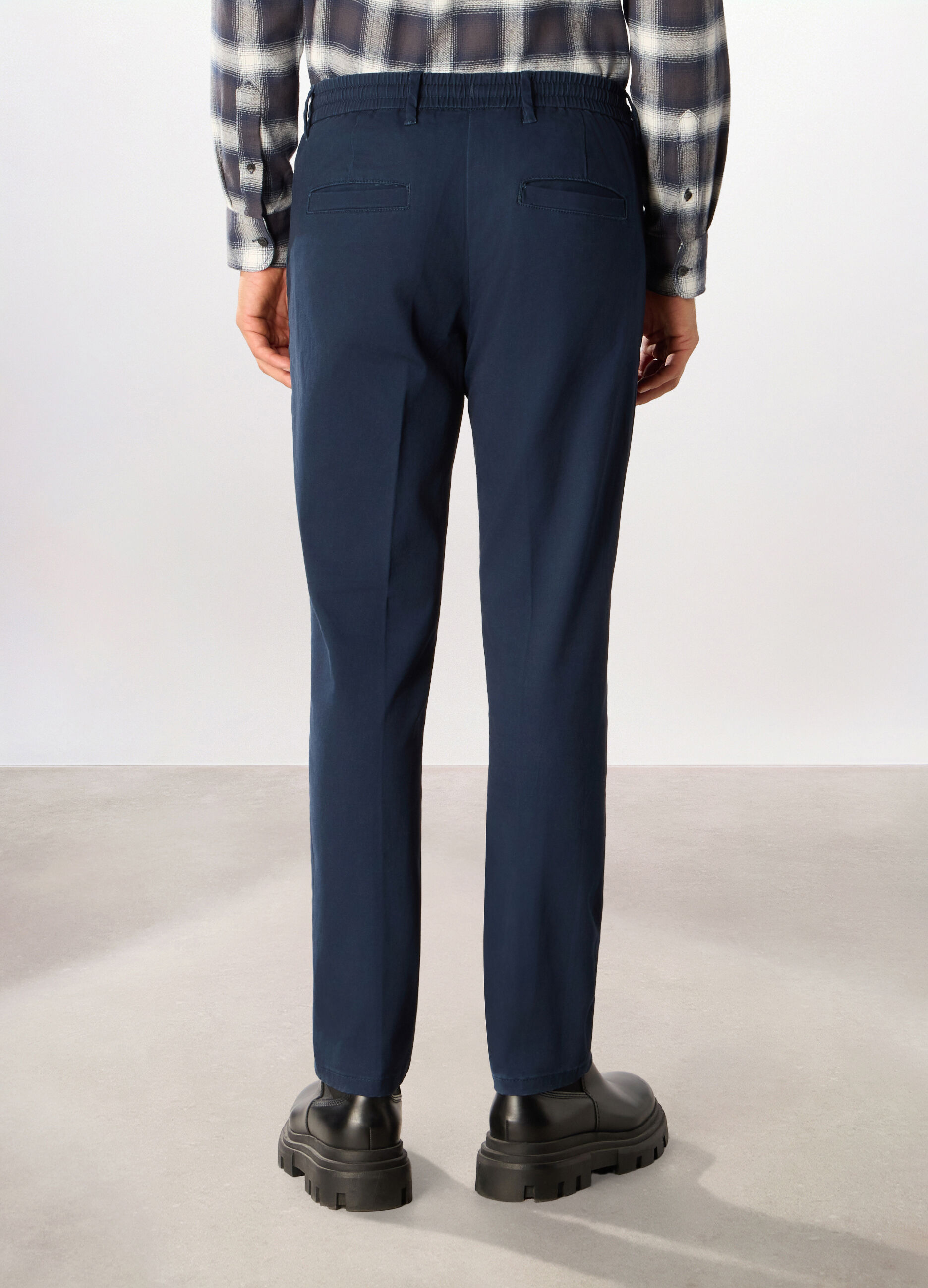 Pantaloni chino in cotone stretch uomo_1
