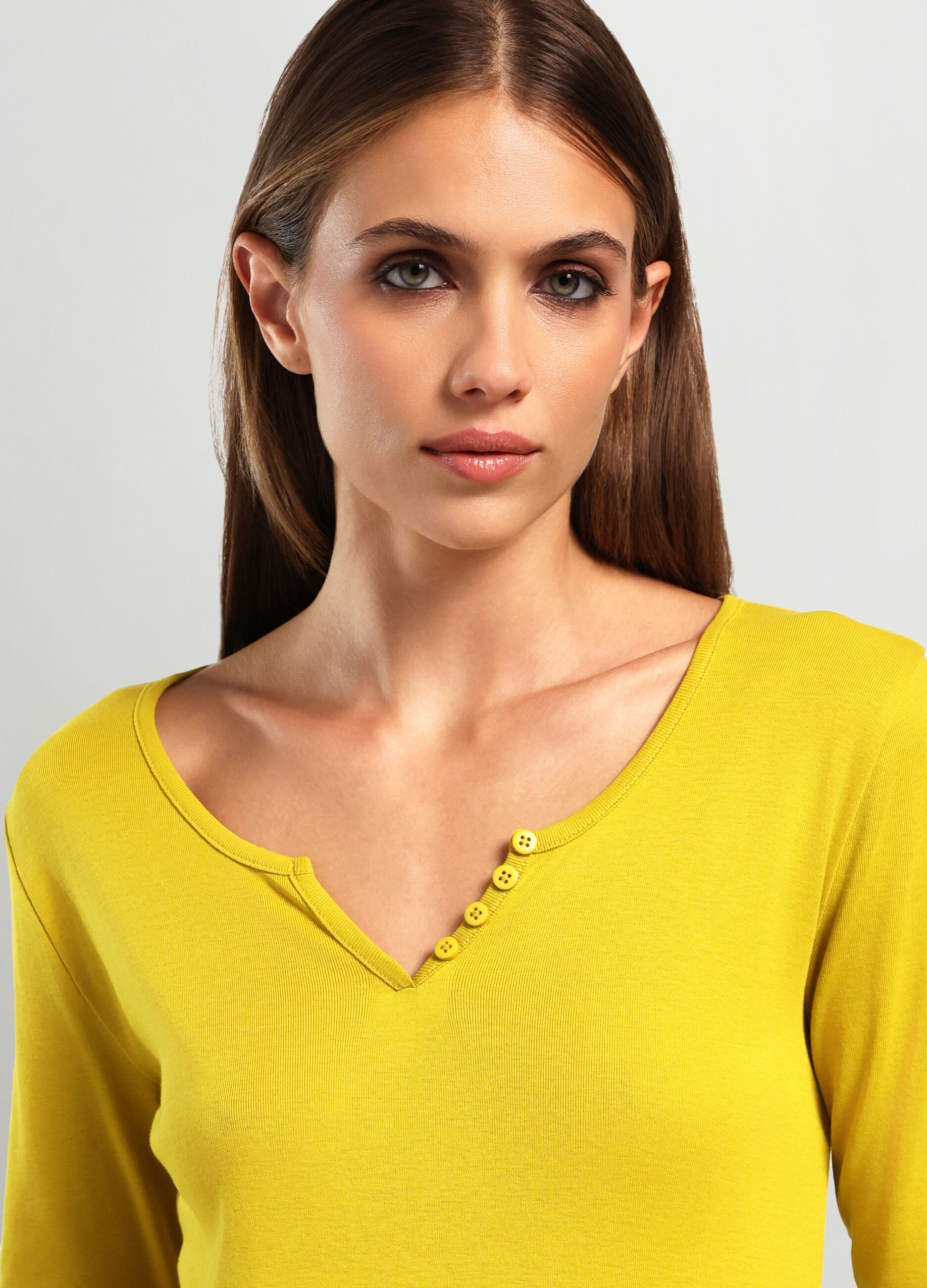 T-shirt in puro cotone con scollo a V donna_2