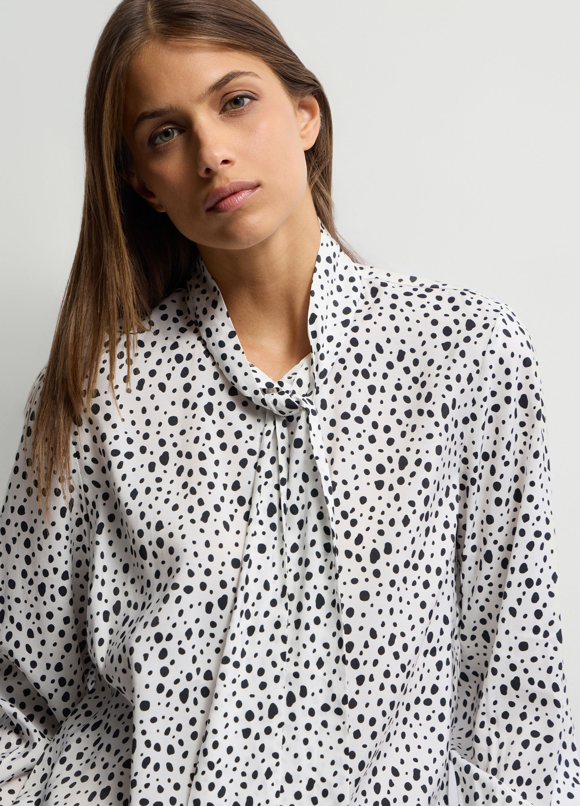 Camicia Fit Regular scollo con fiocco donna_2