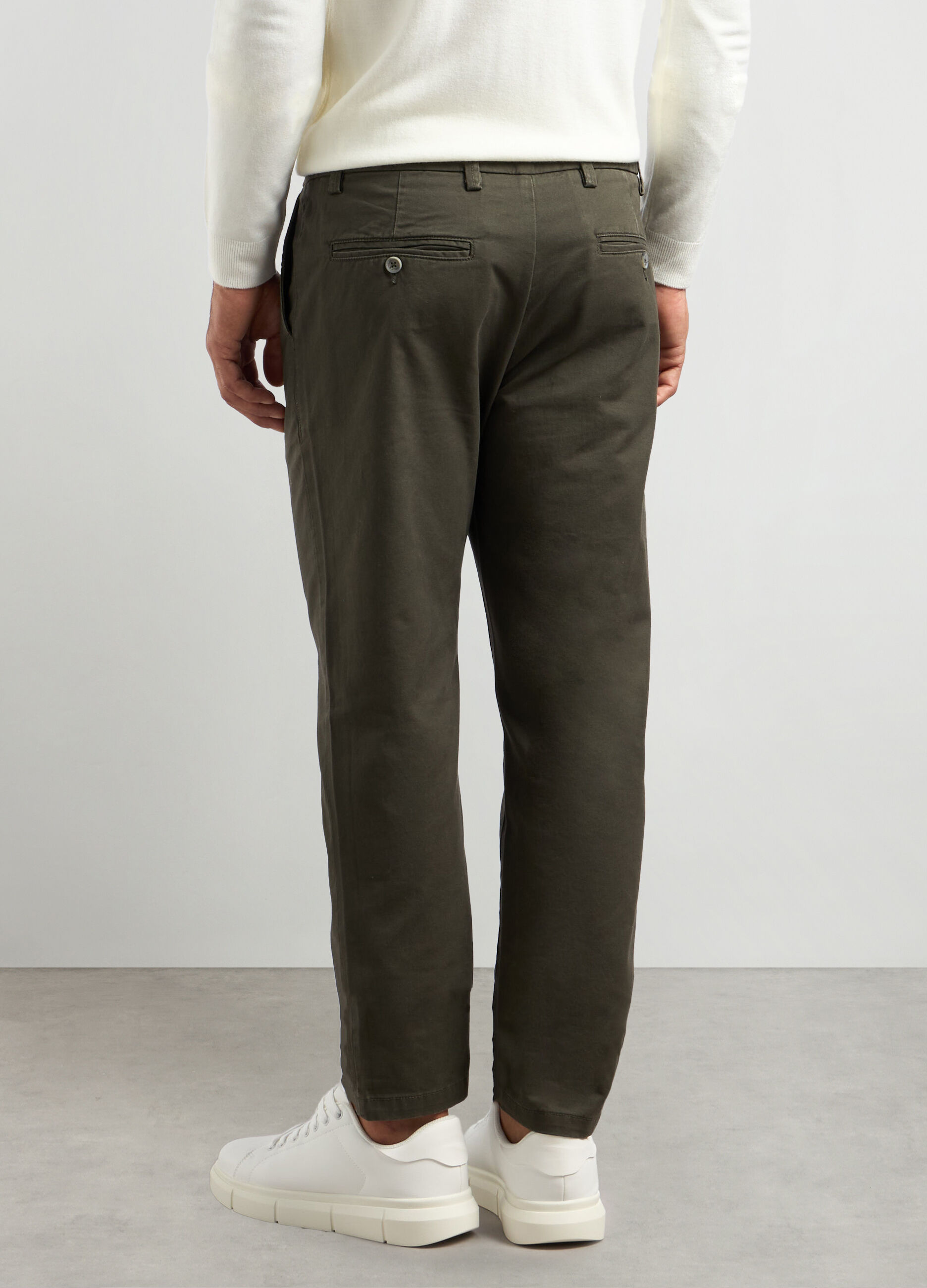 Pantaloni chino regular fit in twill di cotone uomo_1