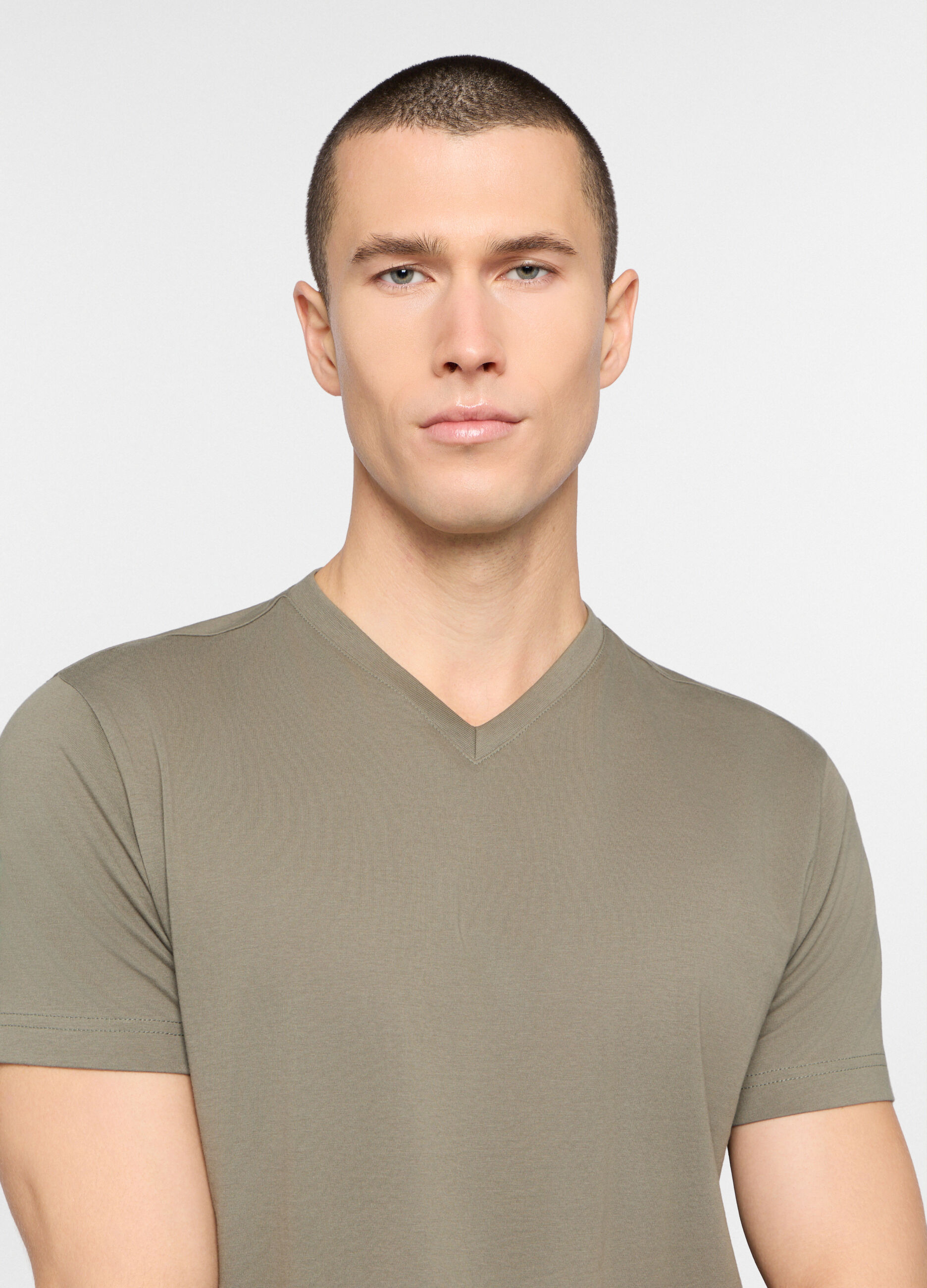 Pigiama corto con scollo a V uomo_2