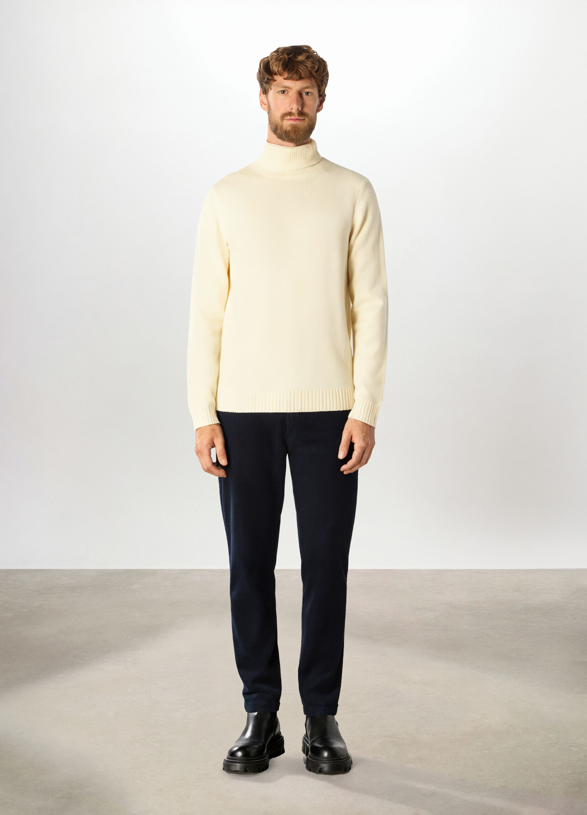 Pantaloni chino slim fit in velluto a coste uomo_0