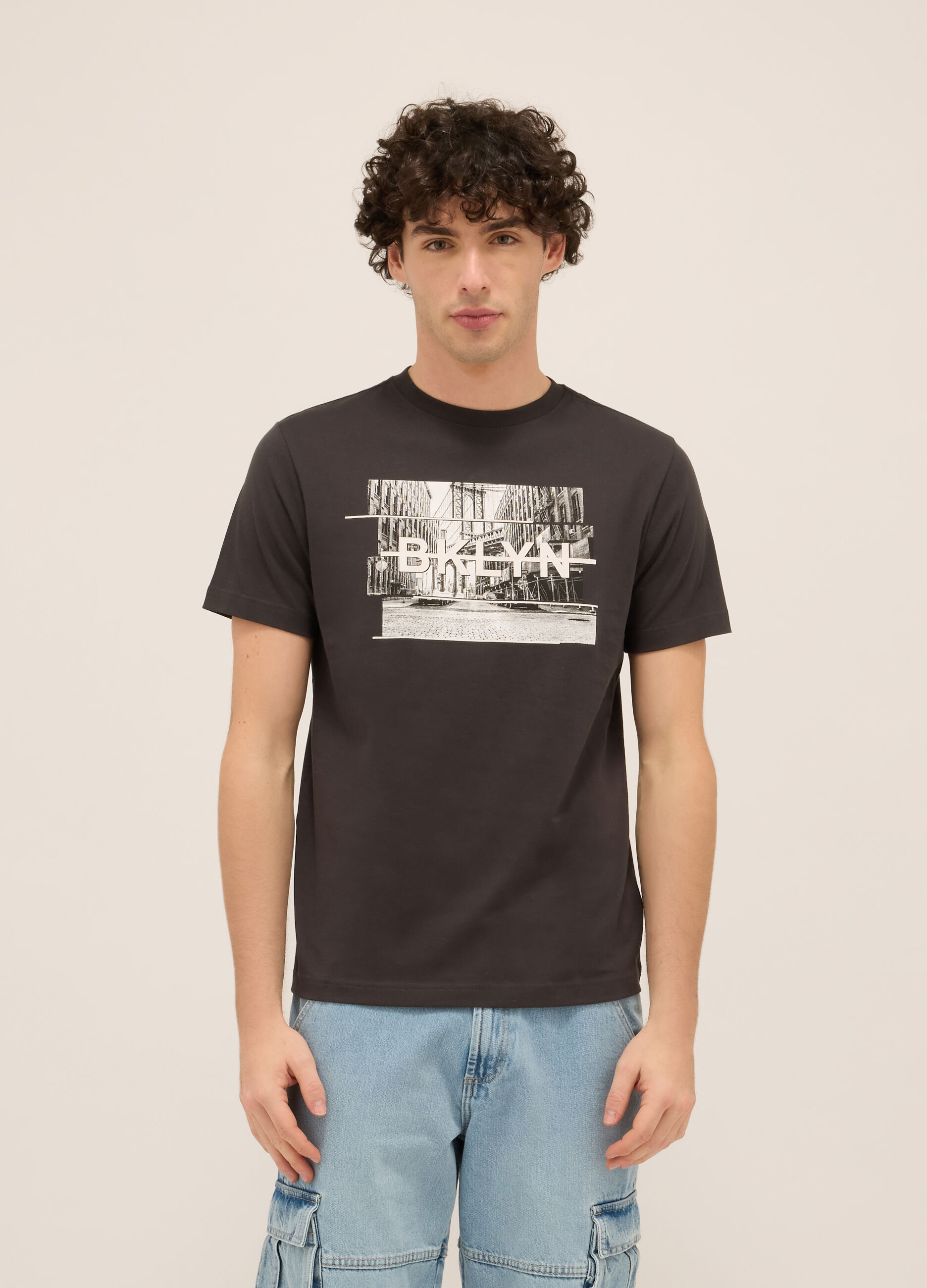 T-shirt girocollo in cotone con stampa uomo_0