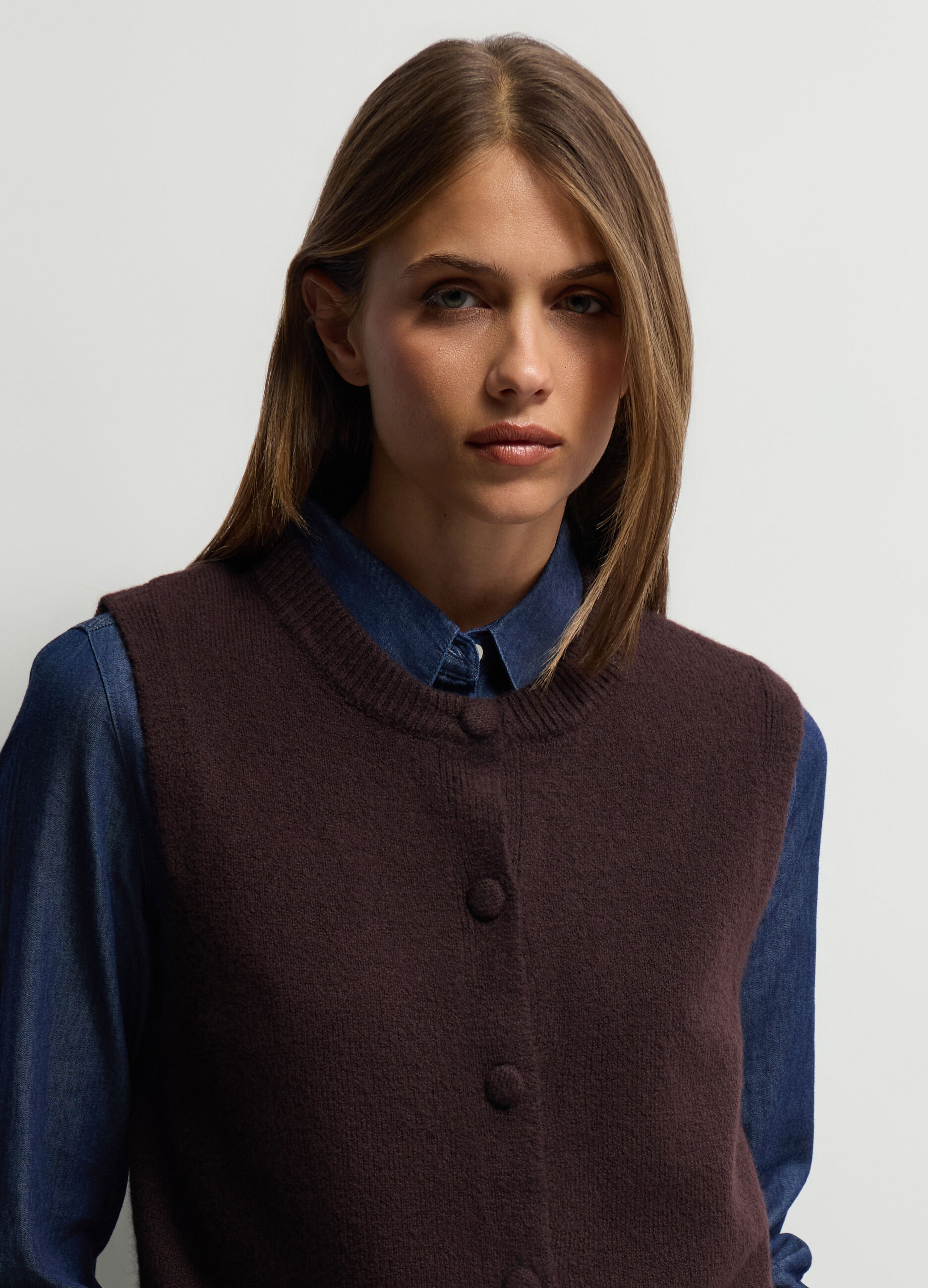 Cardigan smanicato in maglia rasata stretch donna_2