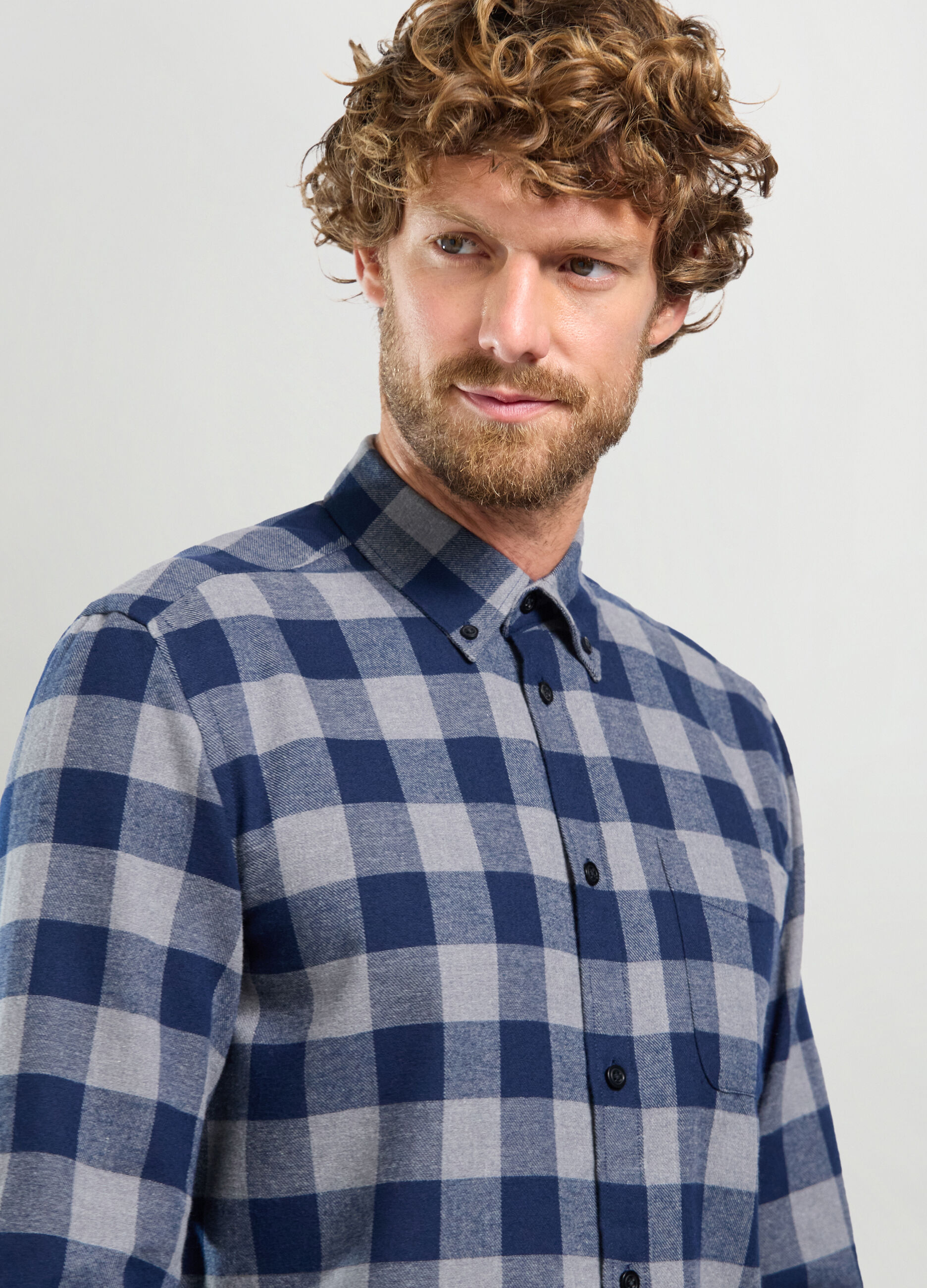 Camicia regular fit con colletto button-down in flanella uomo_2