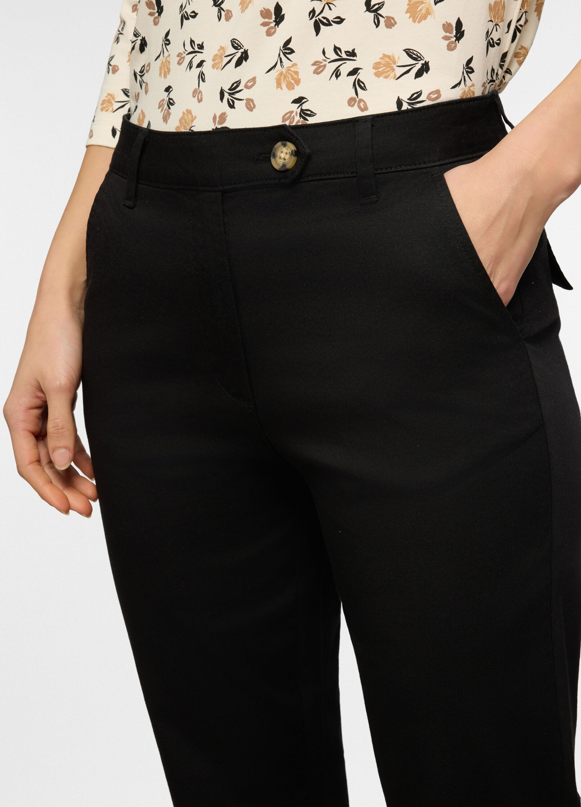 Pantaloni fit regular in twill di cotone stretch donna_2