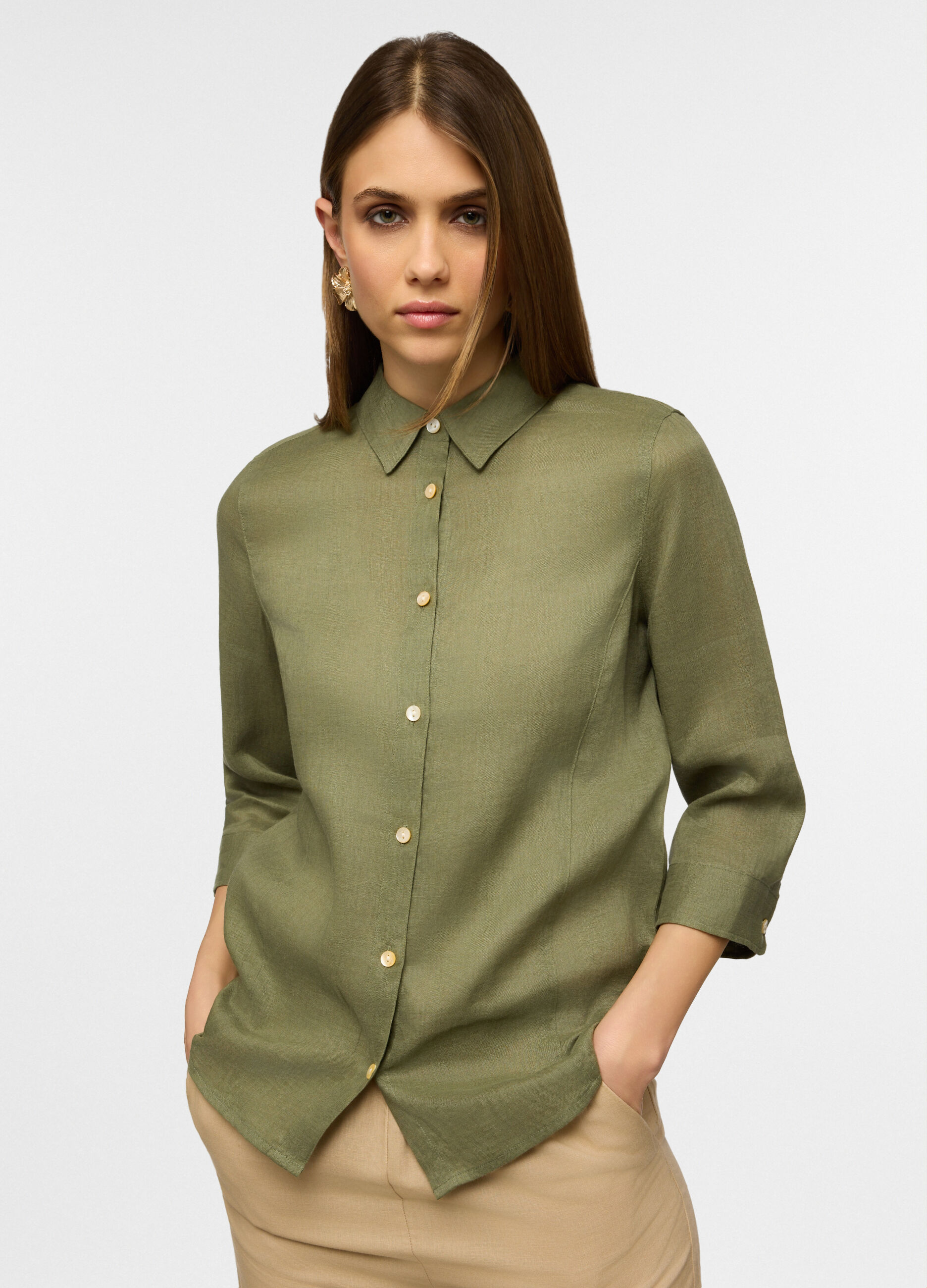Camicia fit regular con colletto classico in puro lino donna_2