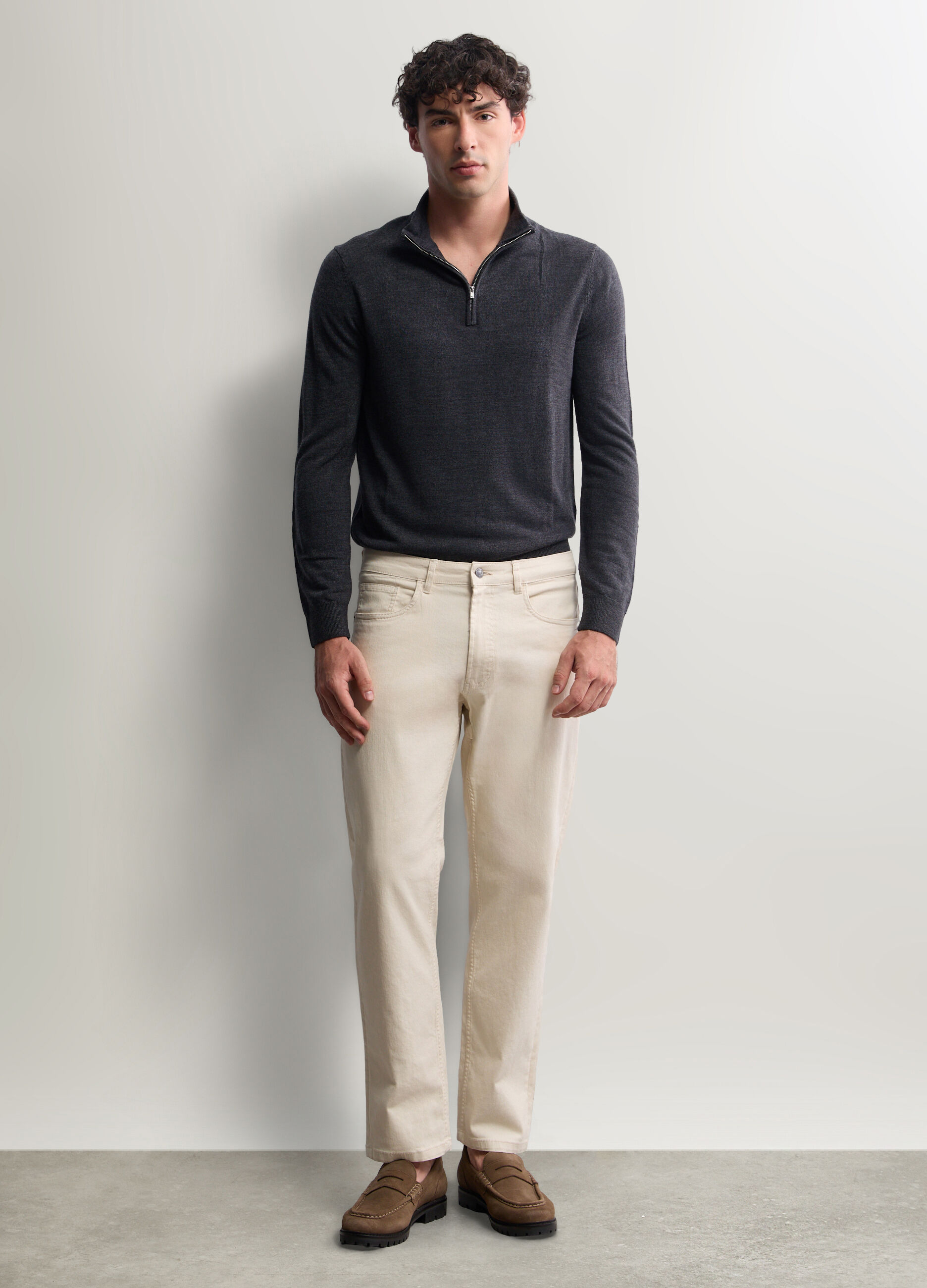 Jeans regular fit in twill di cotone stretch uomo_0