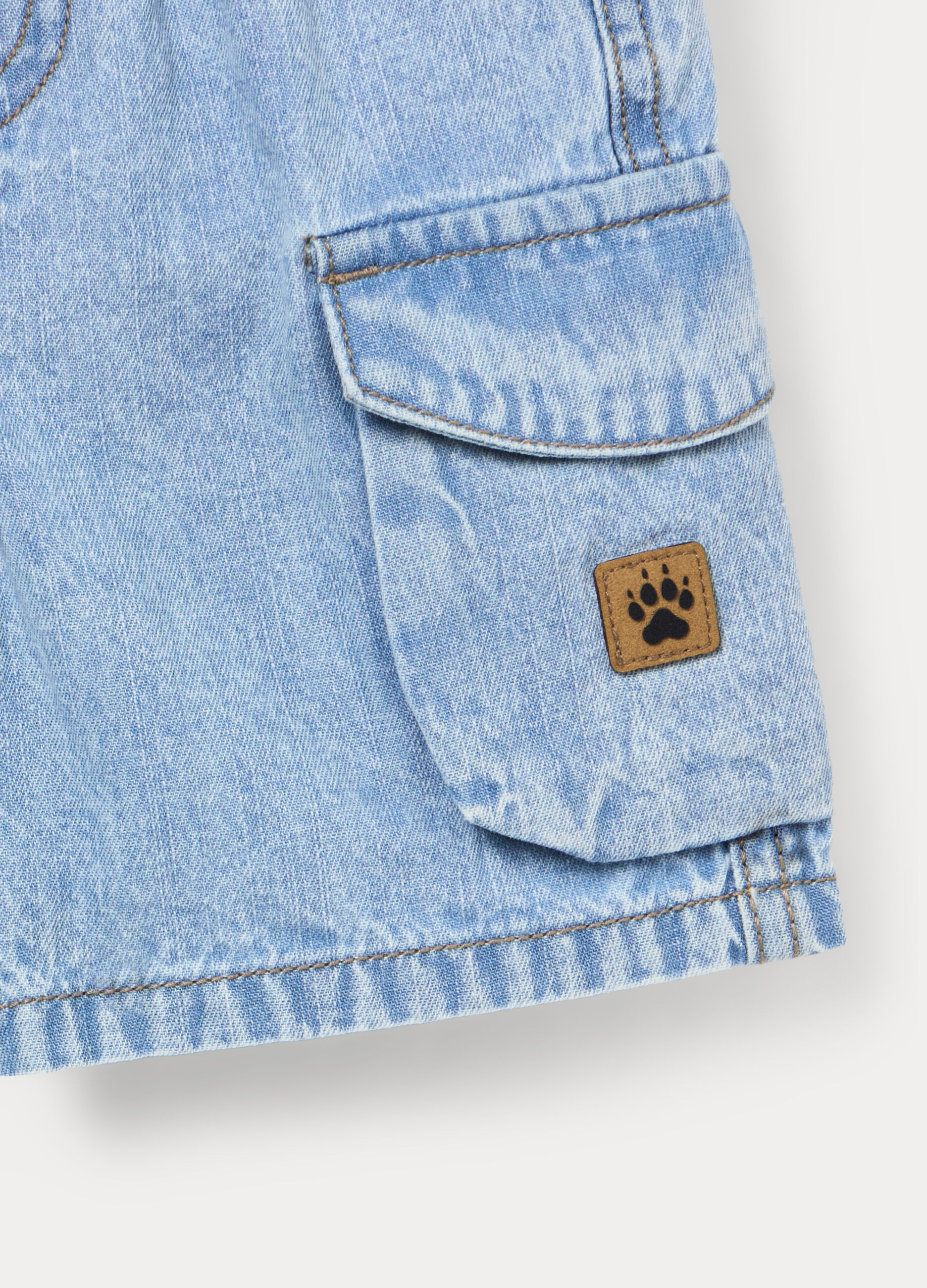 Shorts cargo in denim di puro cotone _2