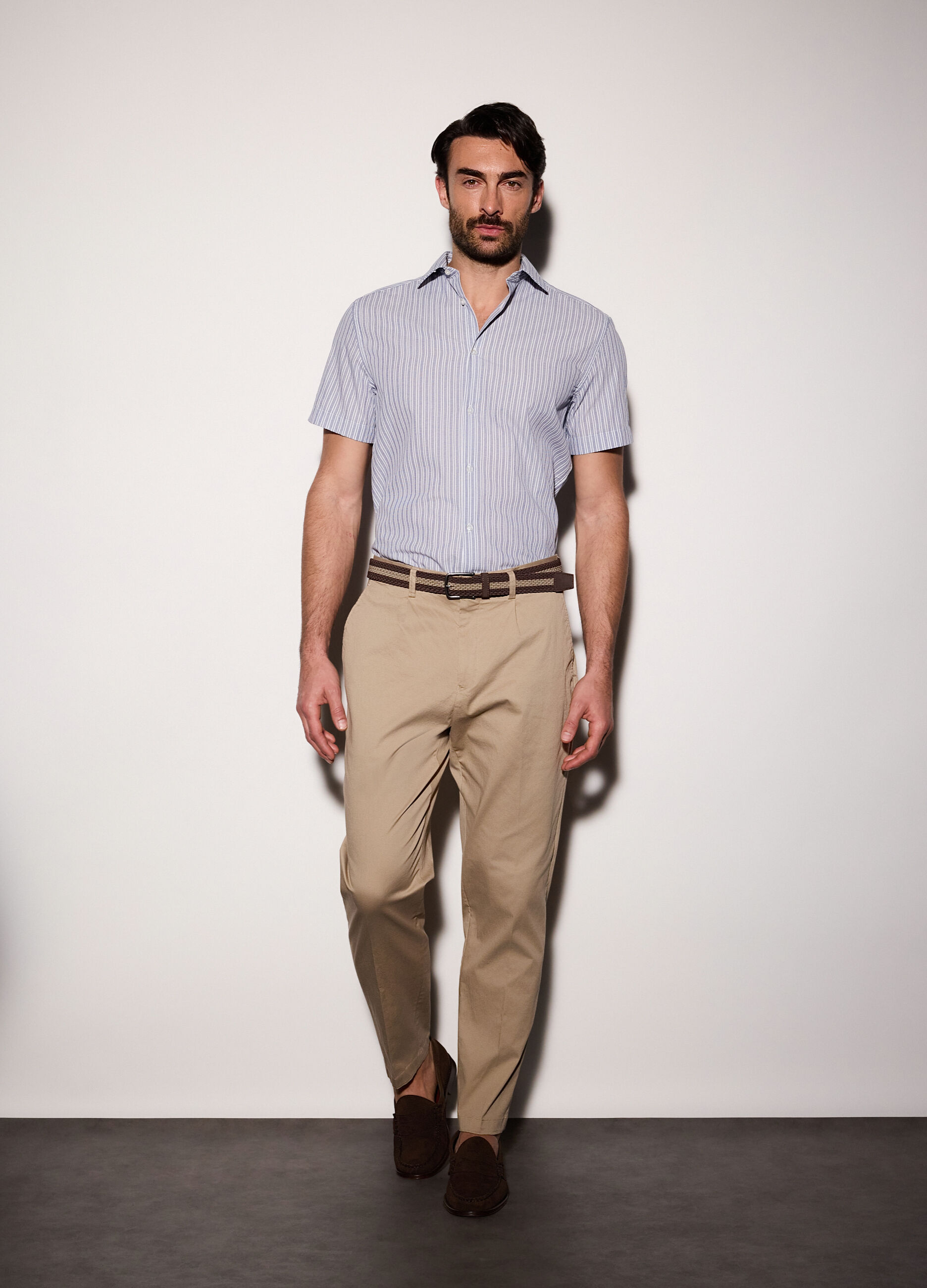 Pantalone chino regular fit in cotone stretch uomo_0