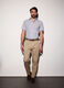 Pantalone chino regular fit in cotone stretch uomo_0