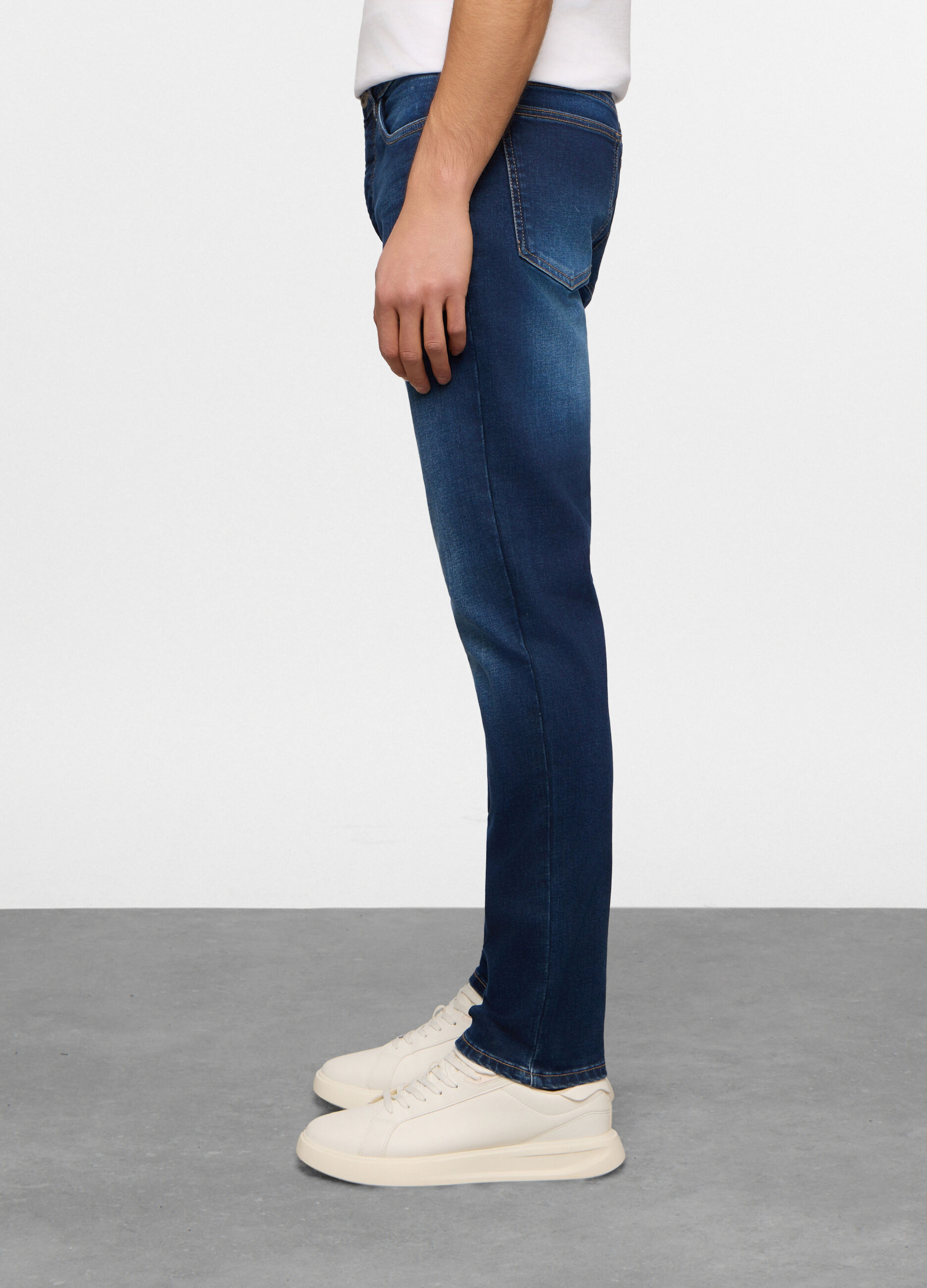 Jeans slim fit in denim stretch lavato uomo_2