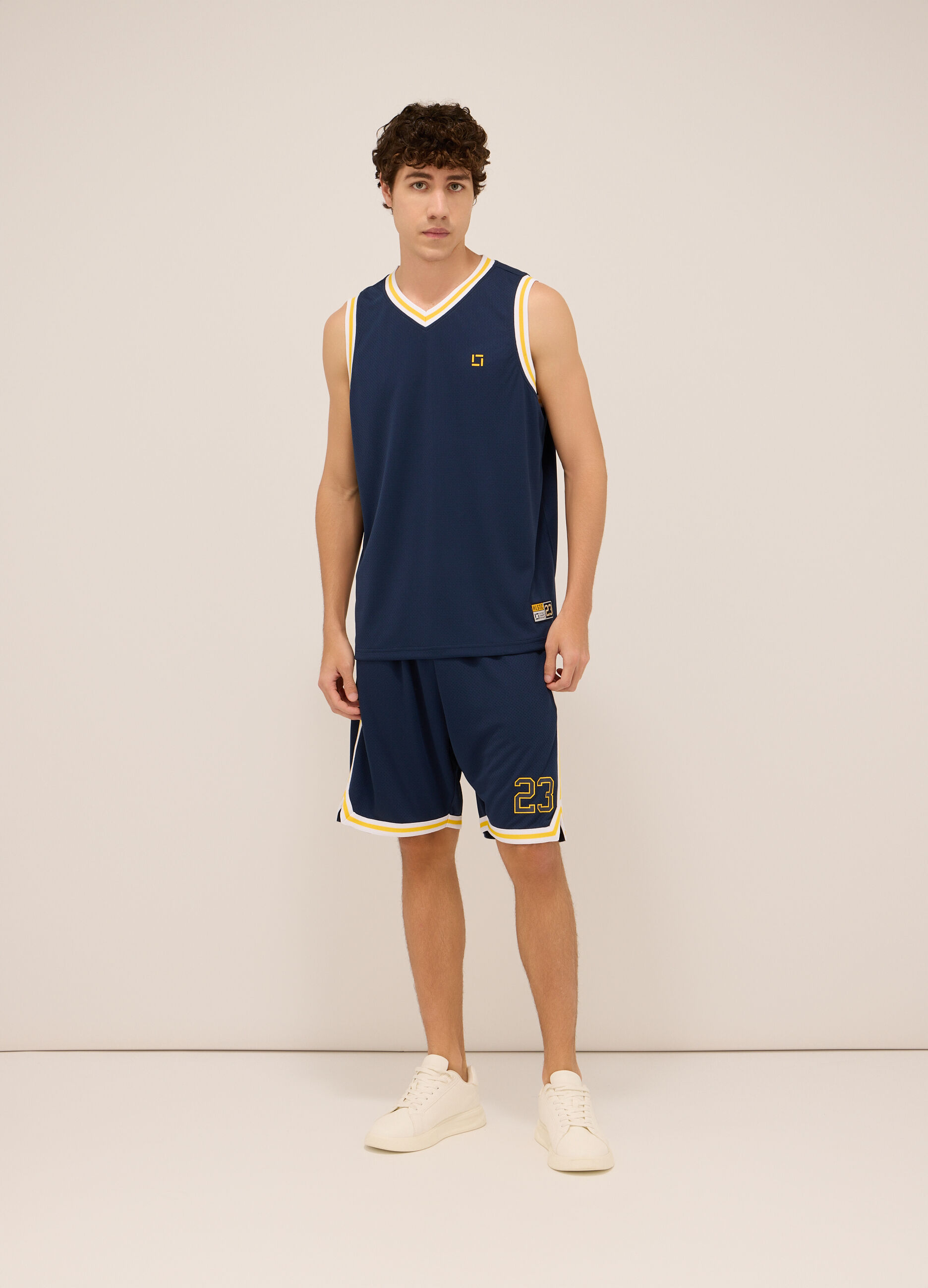 Pantaloncino sportivo stile basket uomo_0