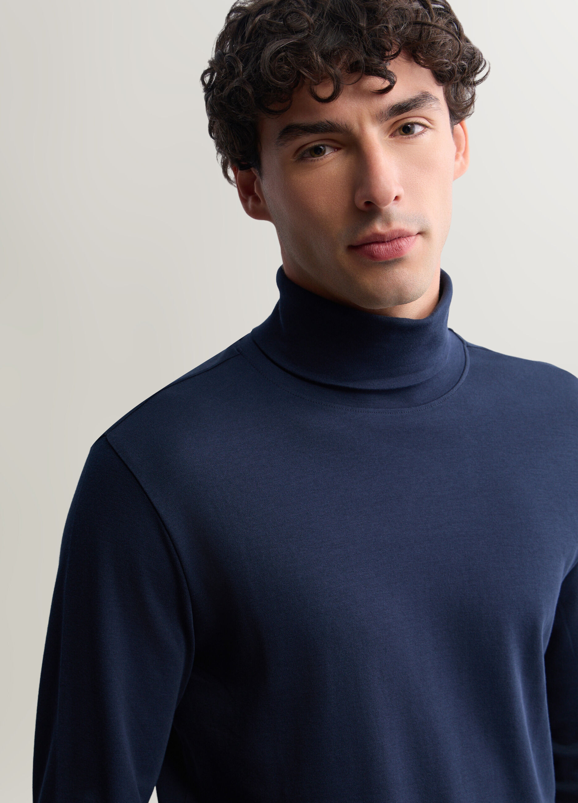 Maglia dolcevita in interlock di cotone uomo_2