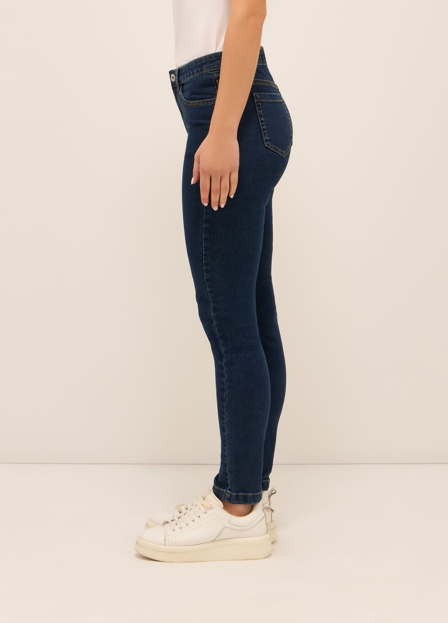 Pantaloni in stretch denim di misto cotone donna_2