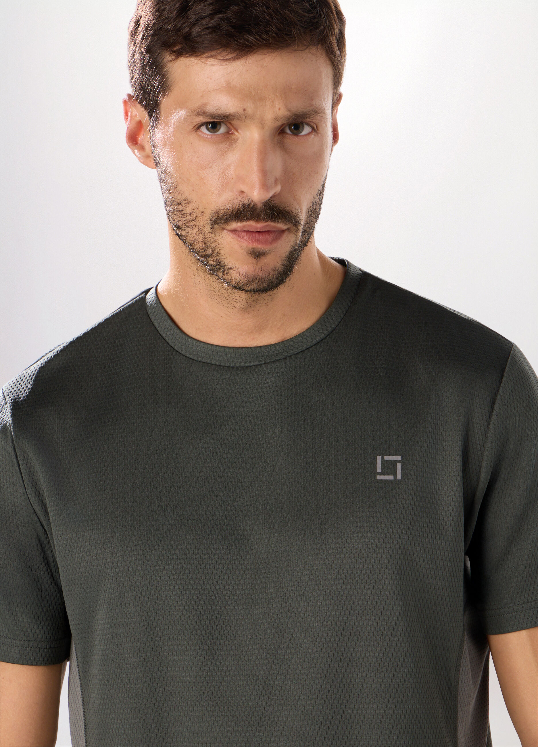 T-shirt sportiva in tessuto tecnico uomo_2